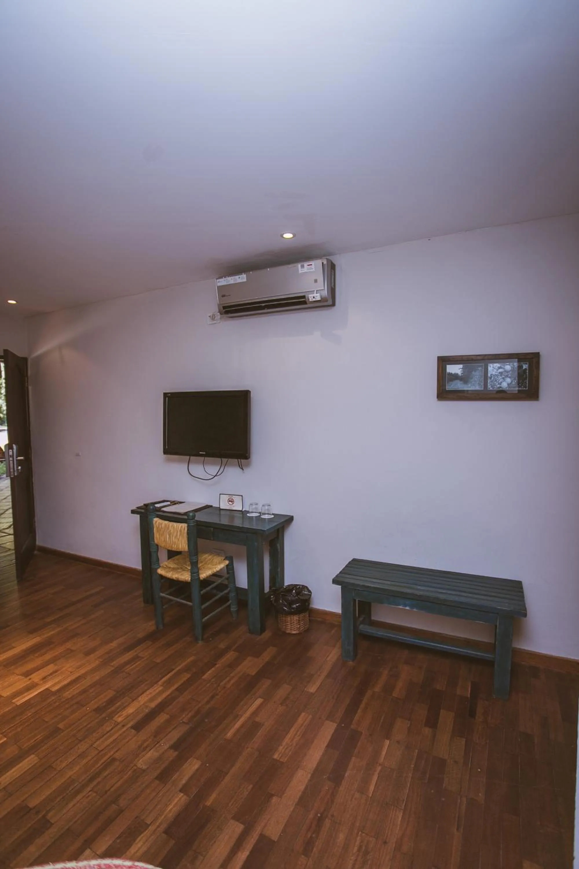 Río Arriba Suites & Apartments & Restó