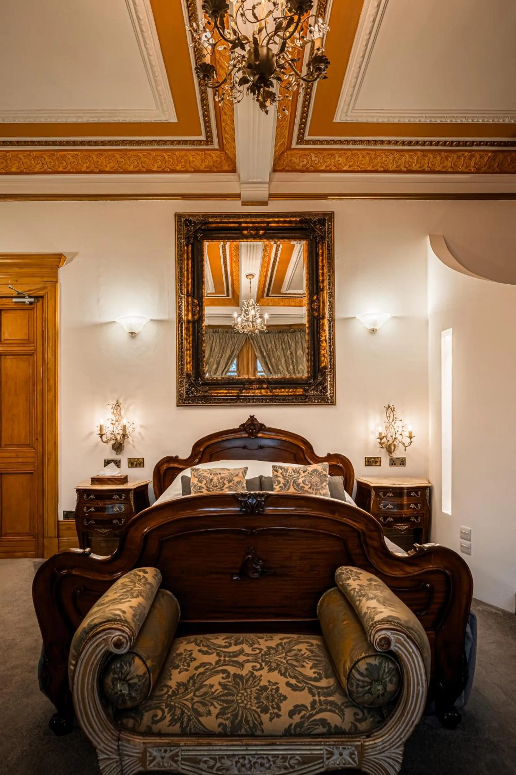 Bed in The Alamo Guest House