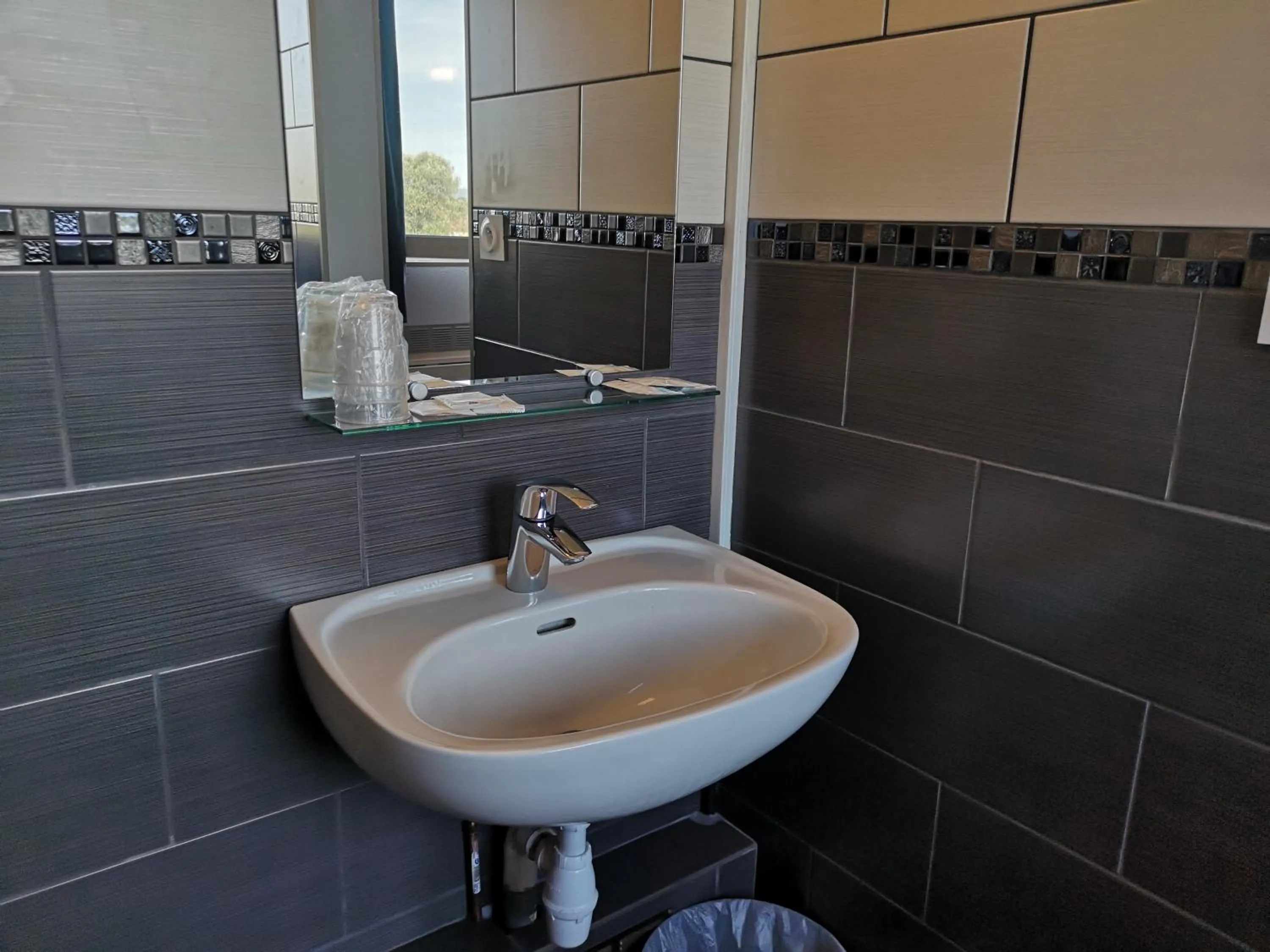 Bathroom in Hôtel Triotel