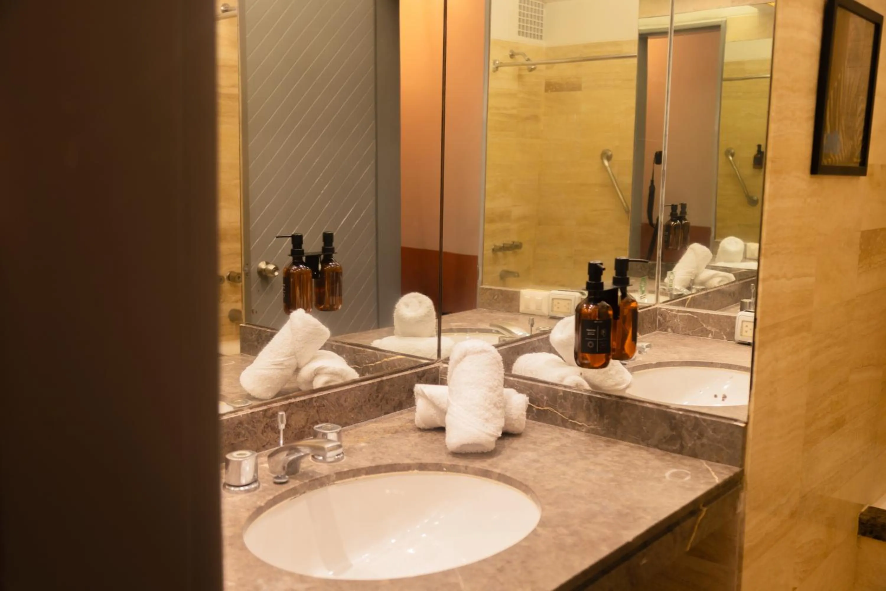 Bathroom in qema Lima