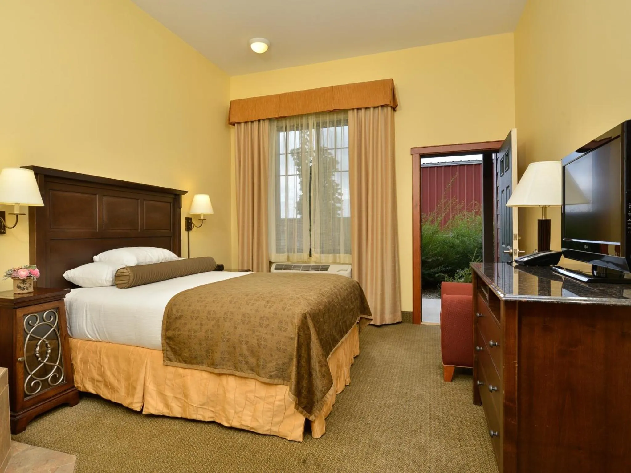 Patio, Bed in The Cody