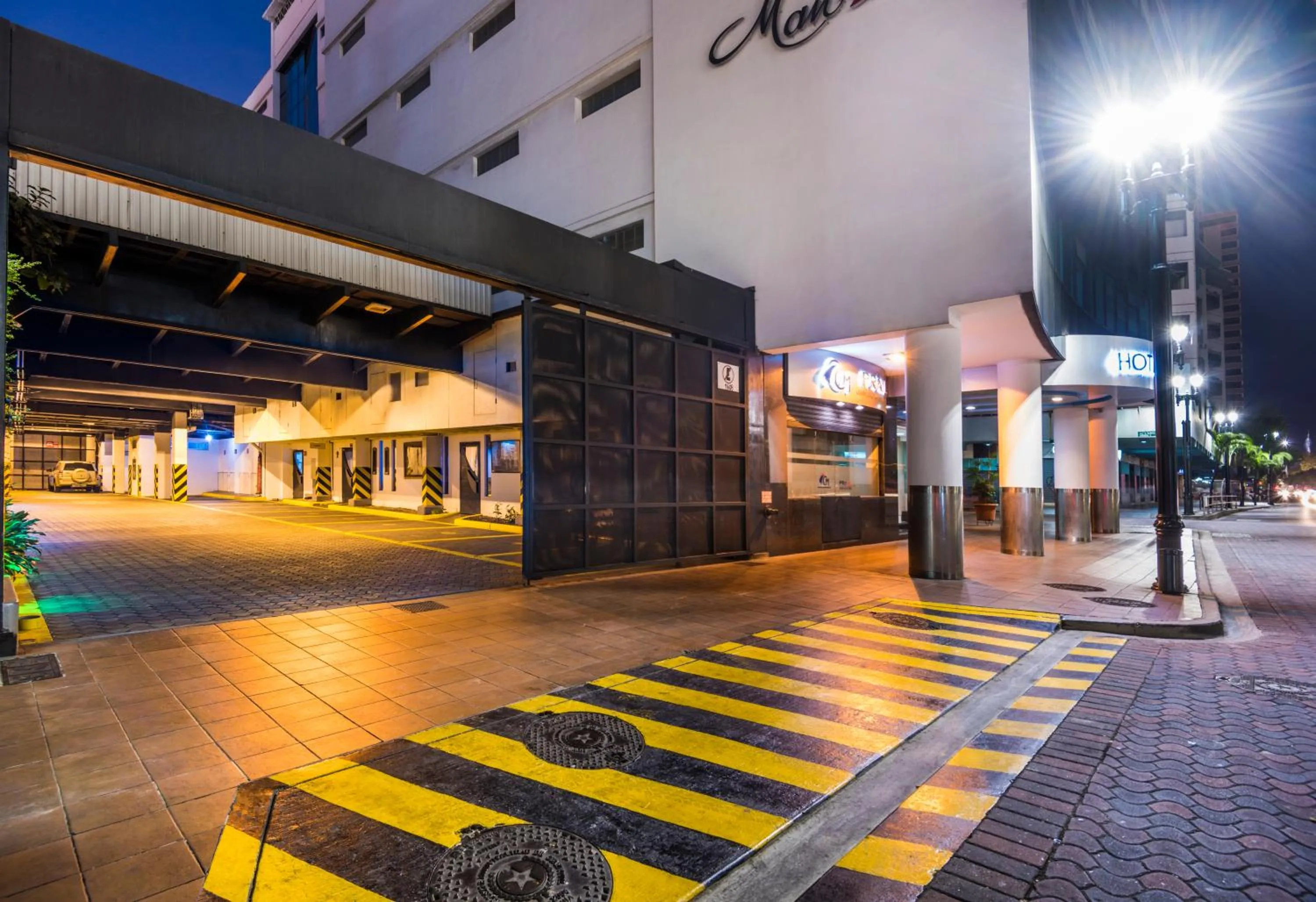 Area and facilities in GH Galeria Hotel