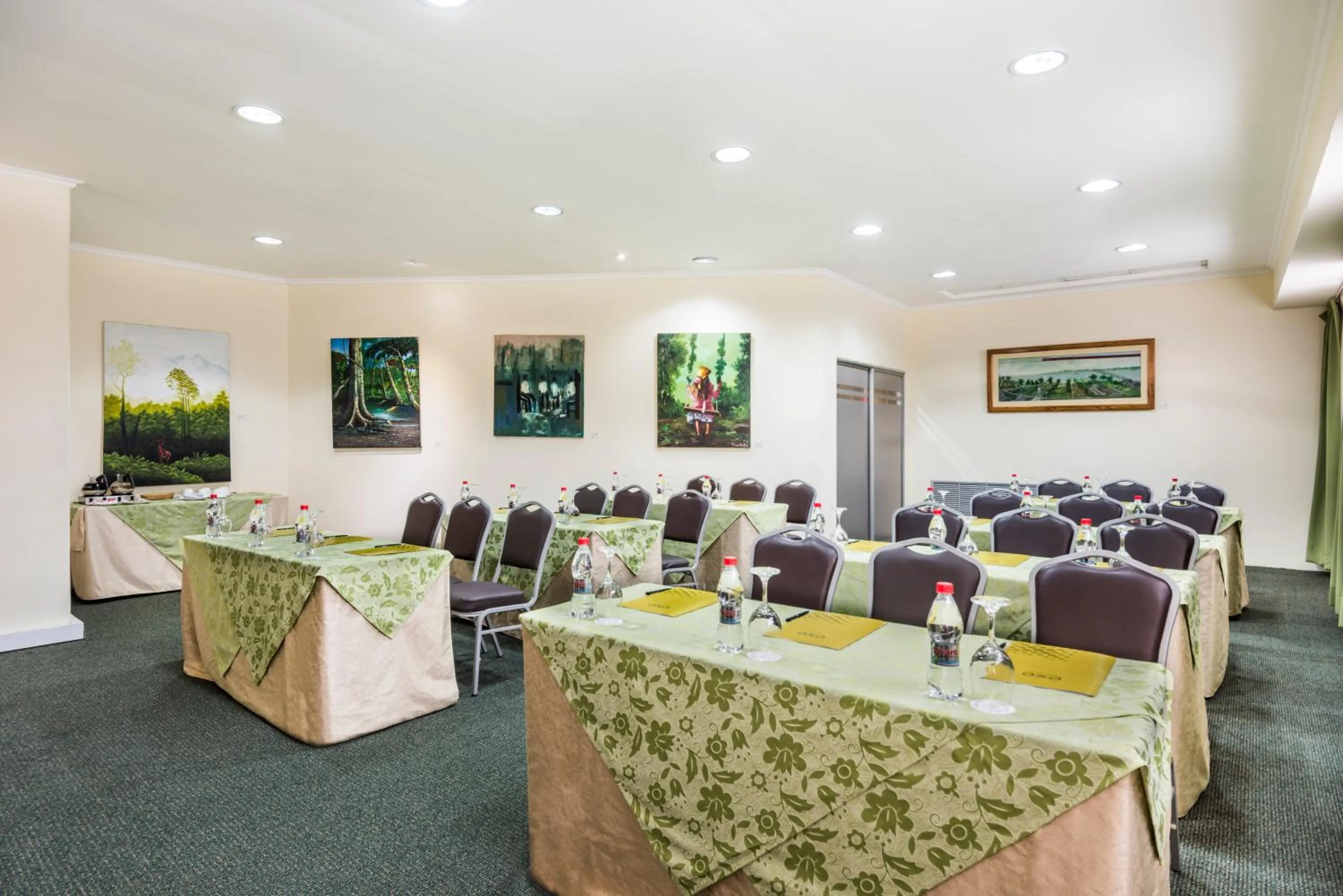 Meeting/conference room in GH Galeria Hotel