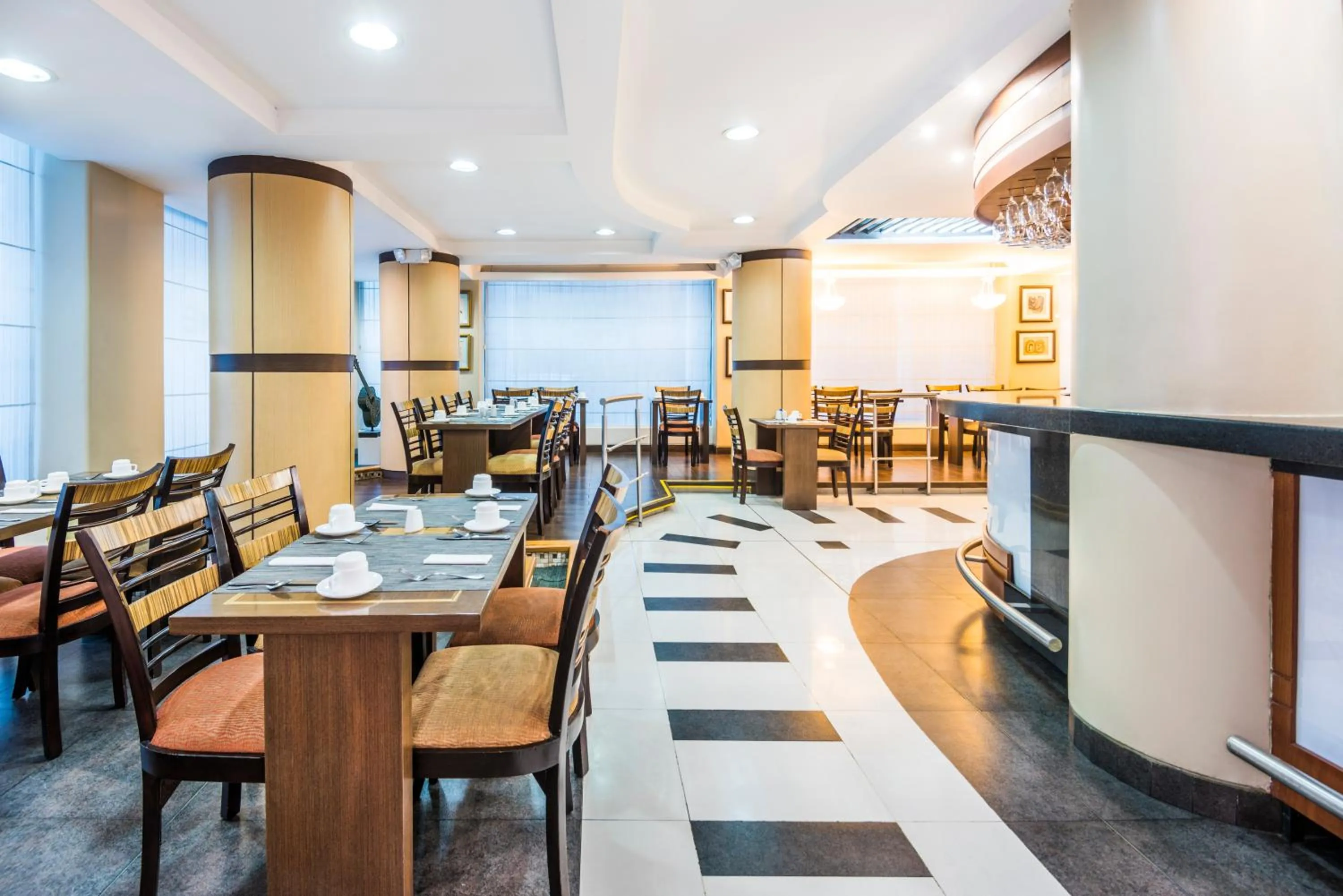 Lounge or bar in GH Galeria Hotel