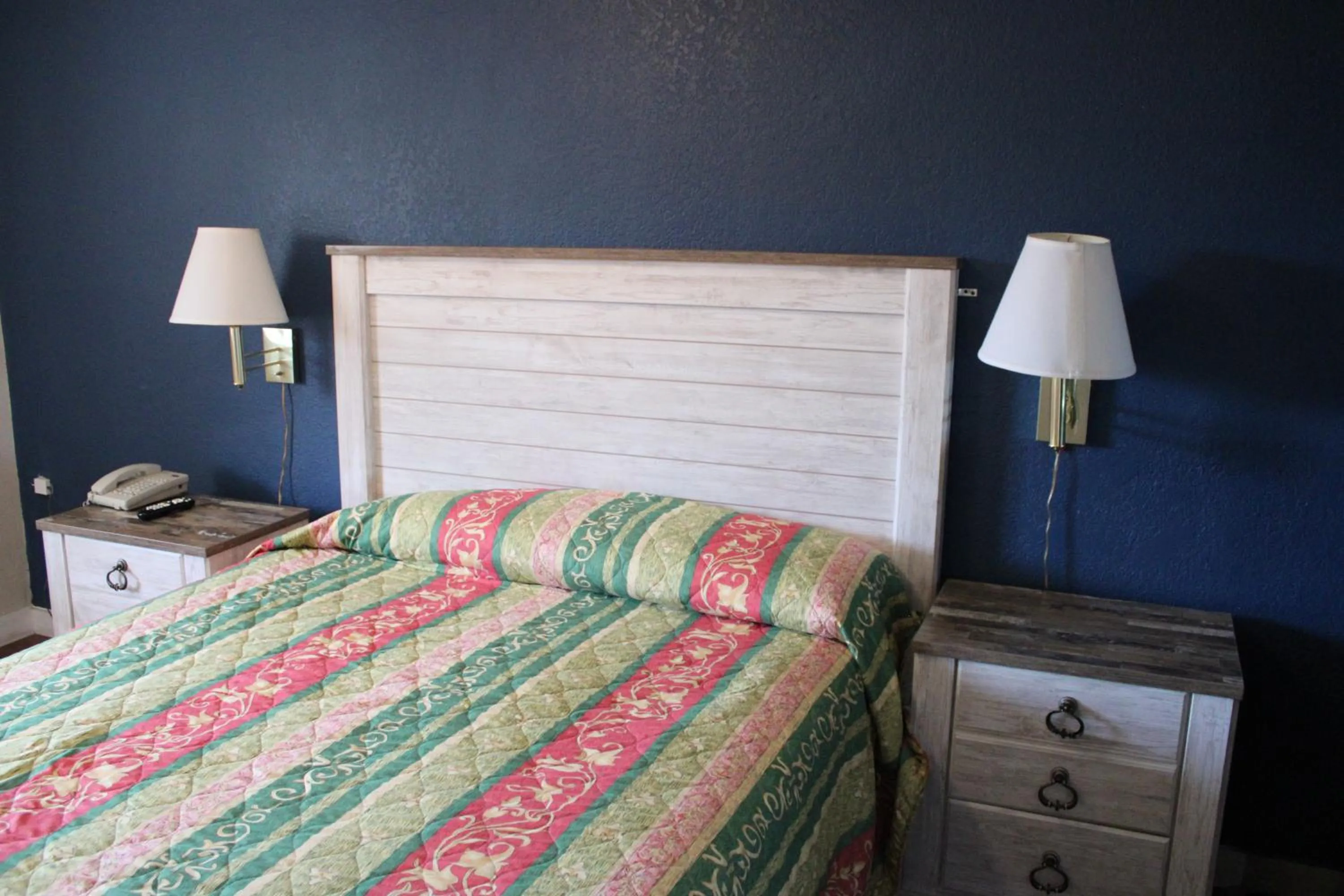 Bed in Flagstaff Motel