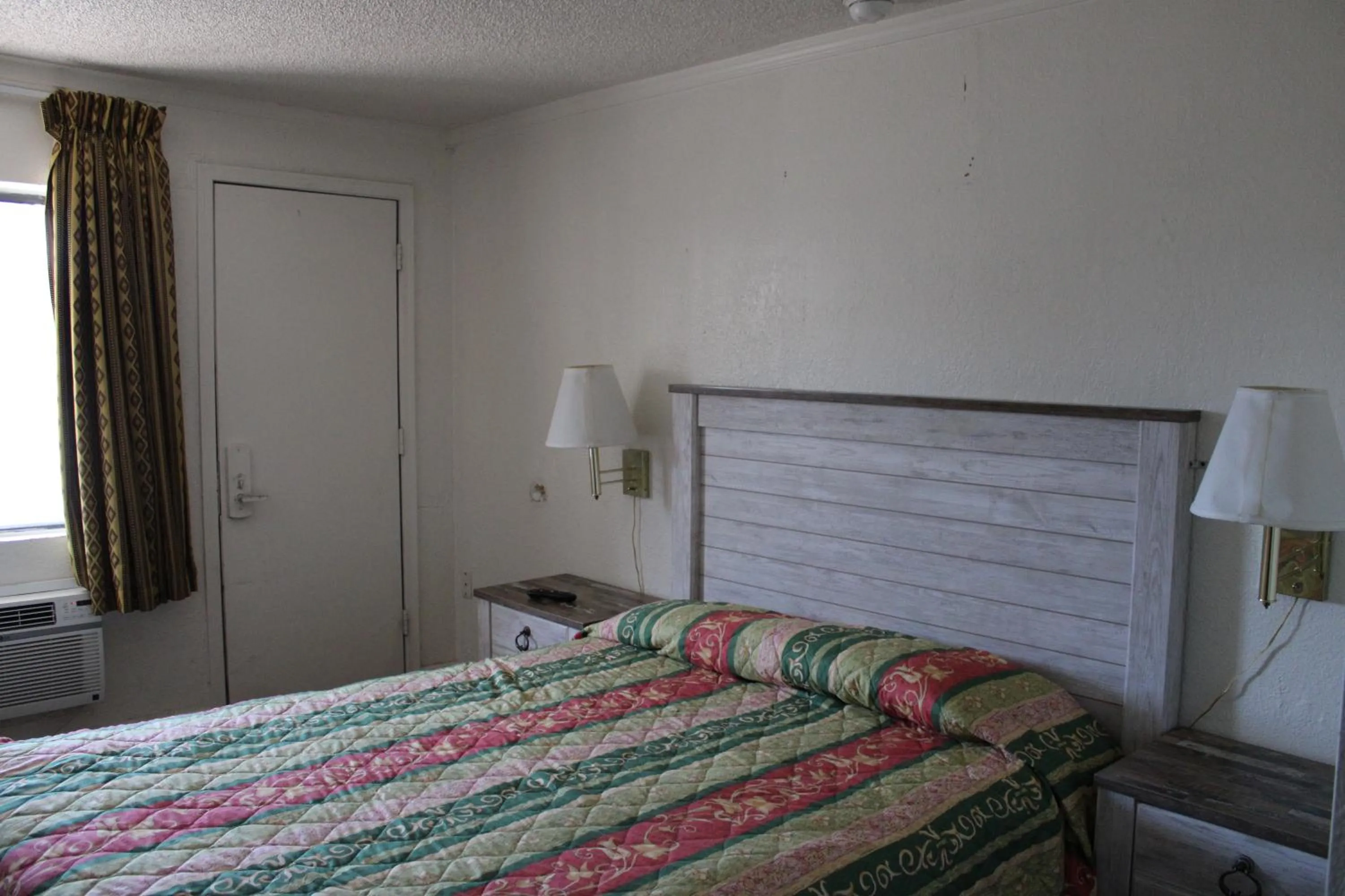 Bedroom, Bed in Flagstaff Motel