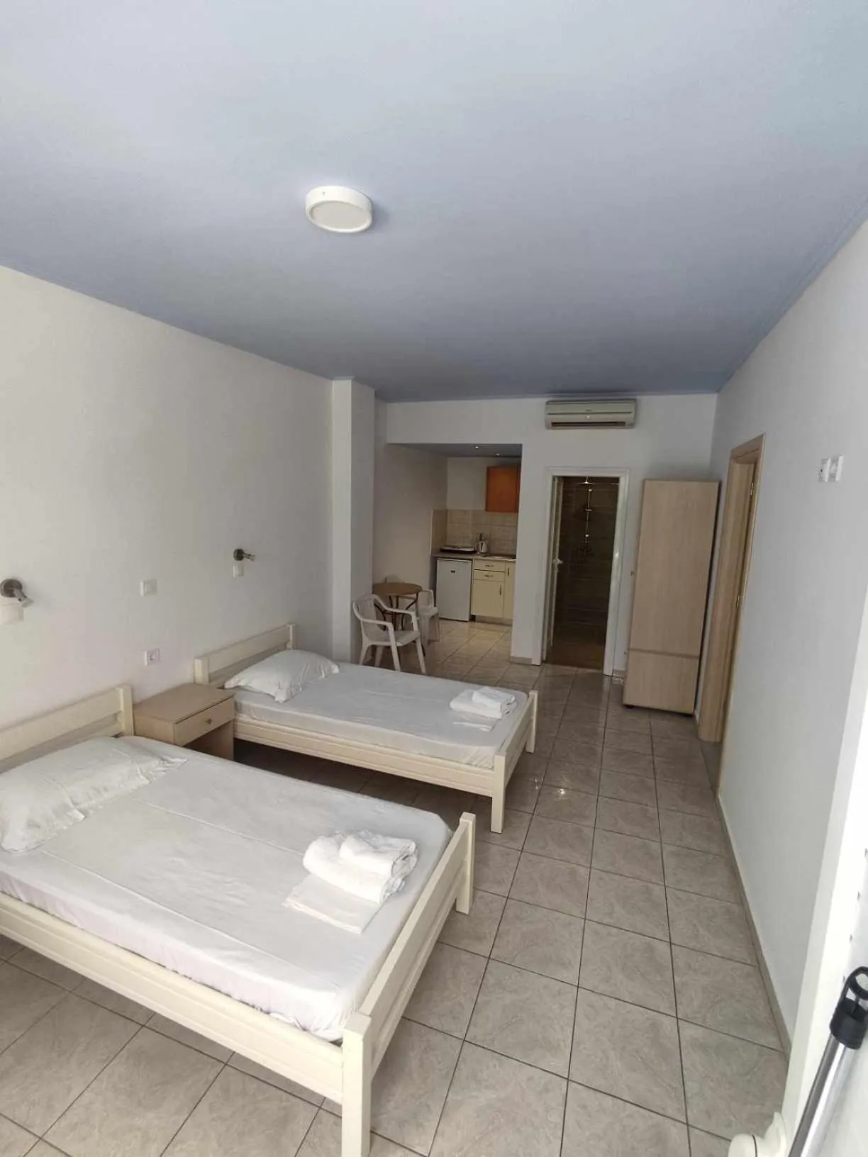 Dinner, Bed in Zouboulia Apartments