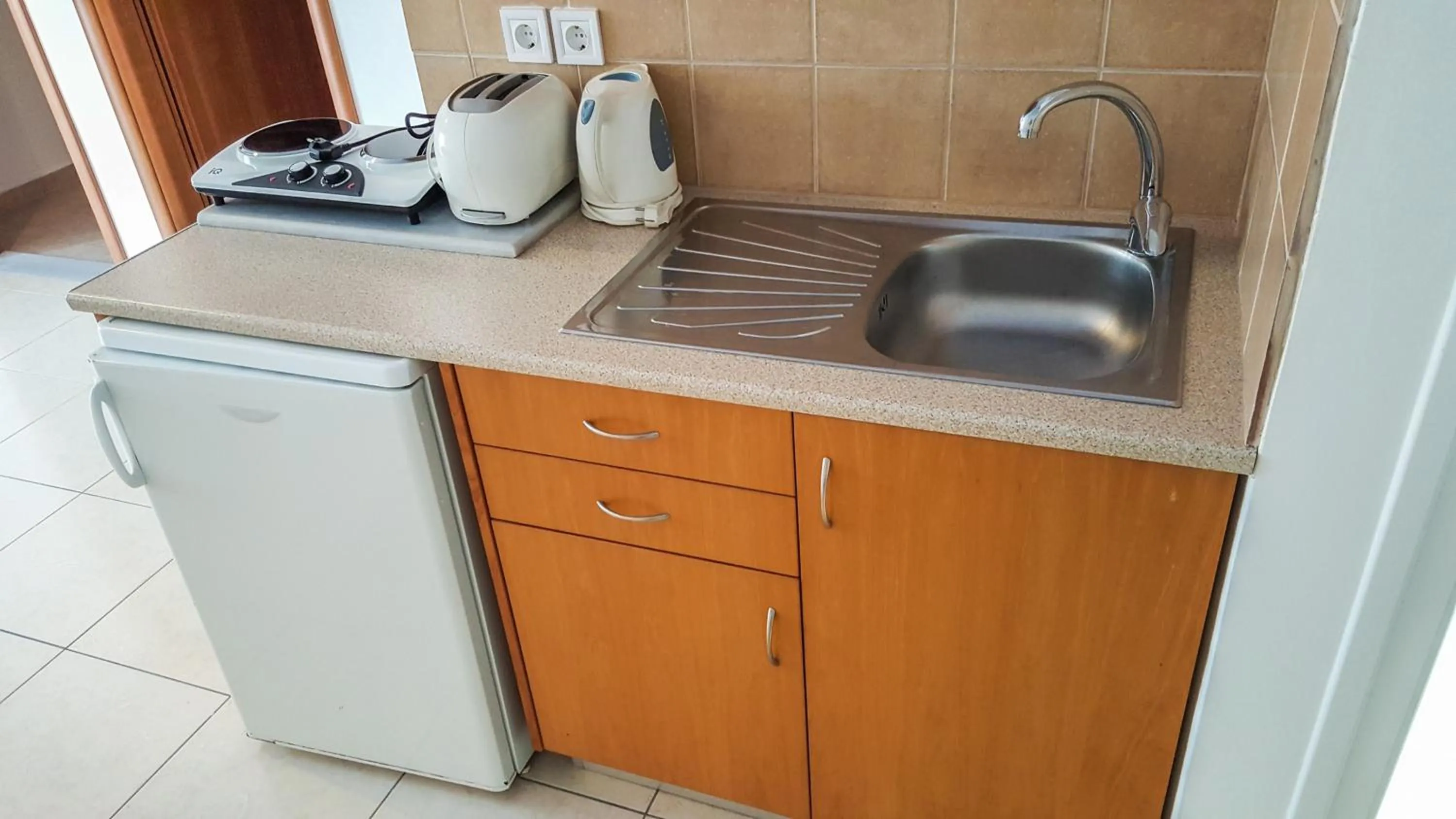 Coffee/tea facilities in Zouboulia Apartments