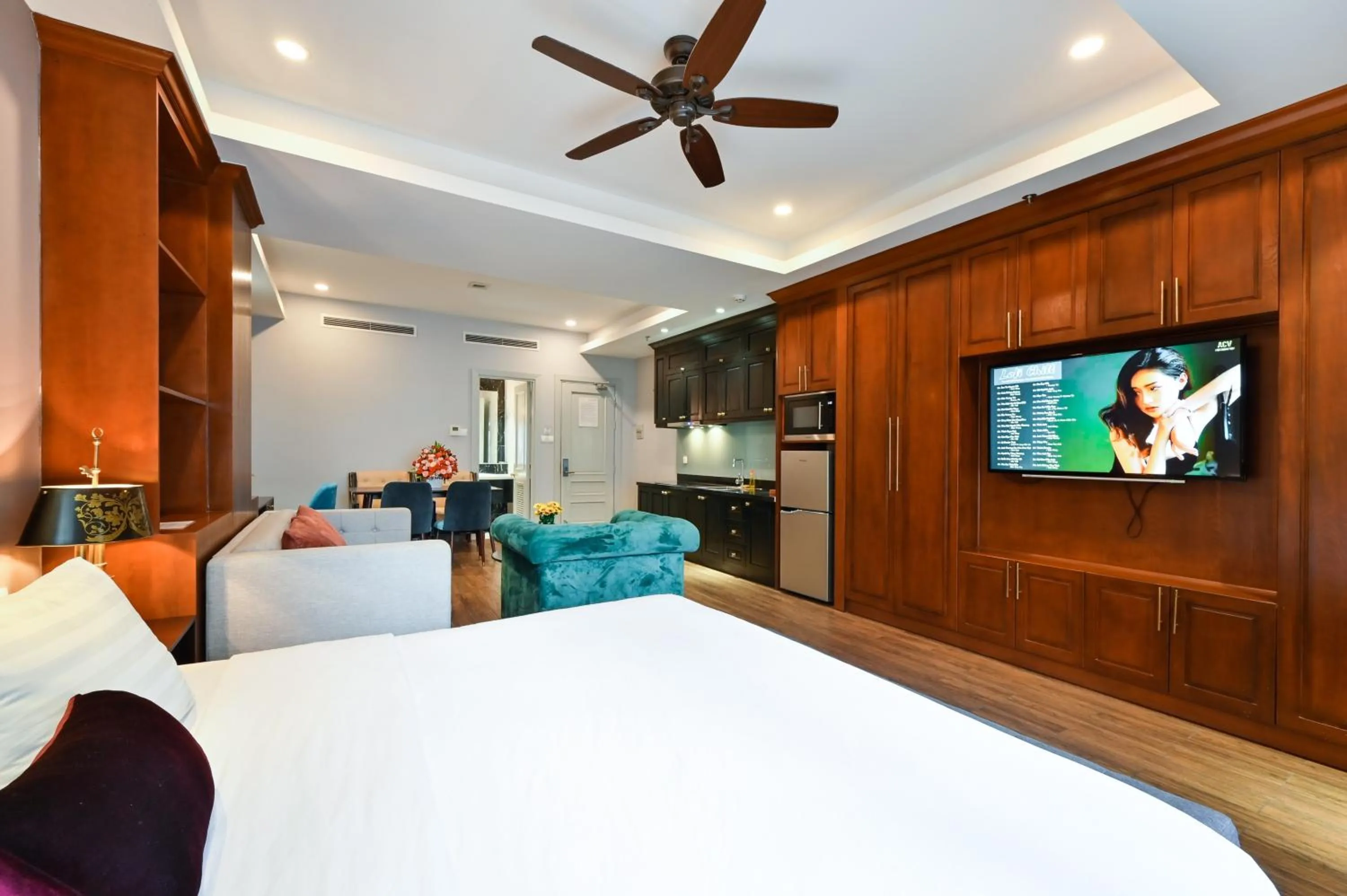 Bed in Sam Royal Apartment