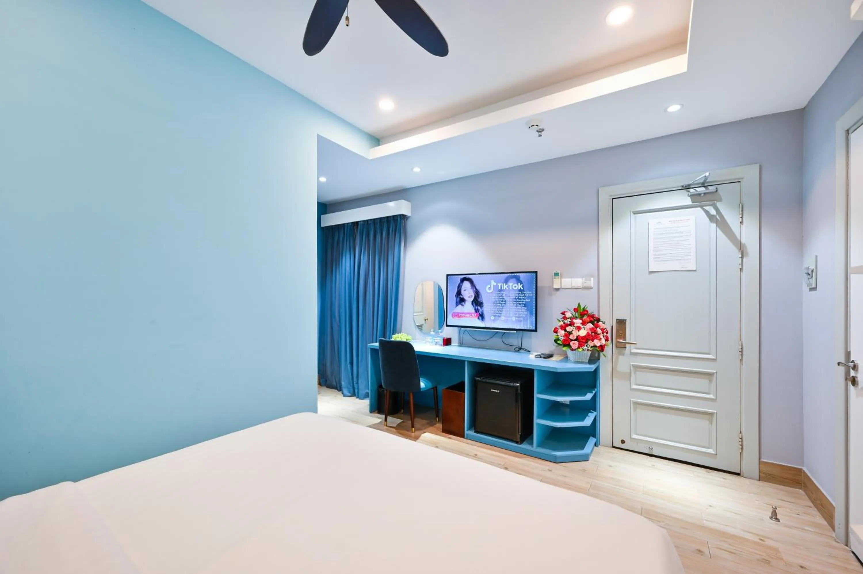 TV and multimedia, Bed in Sam Royal Apartment