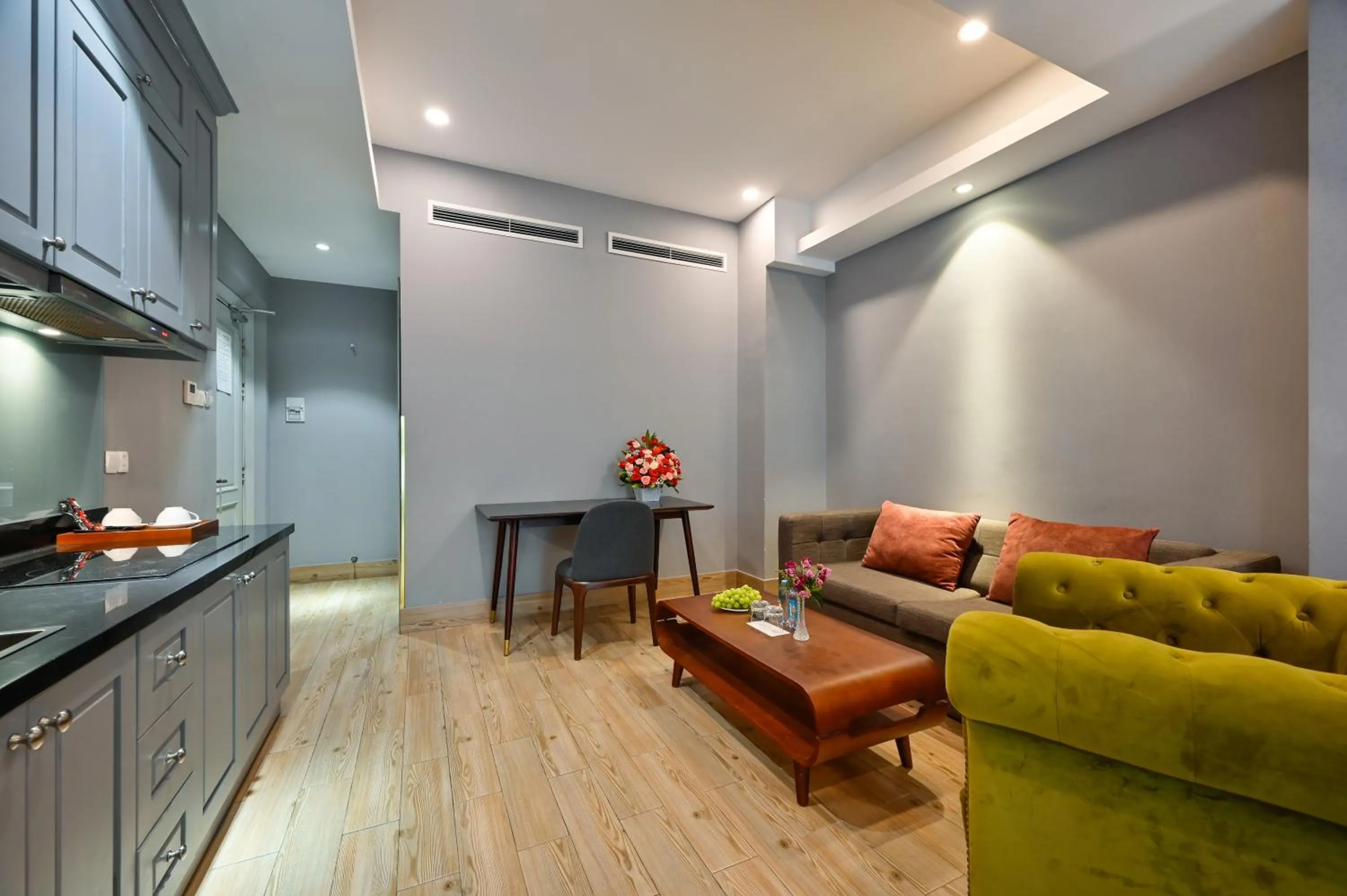 Seating area in Sam Royal Apartment