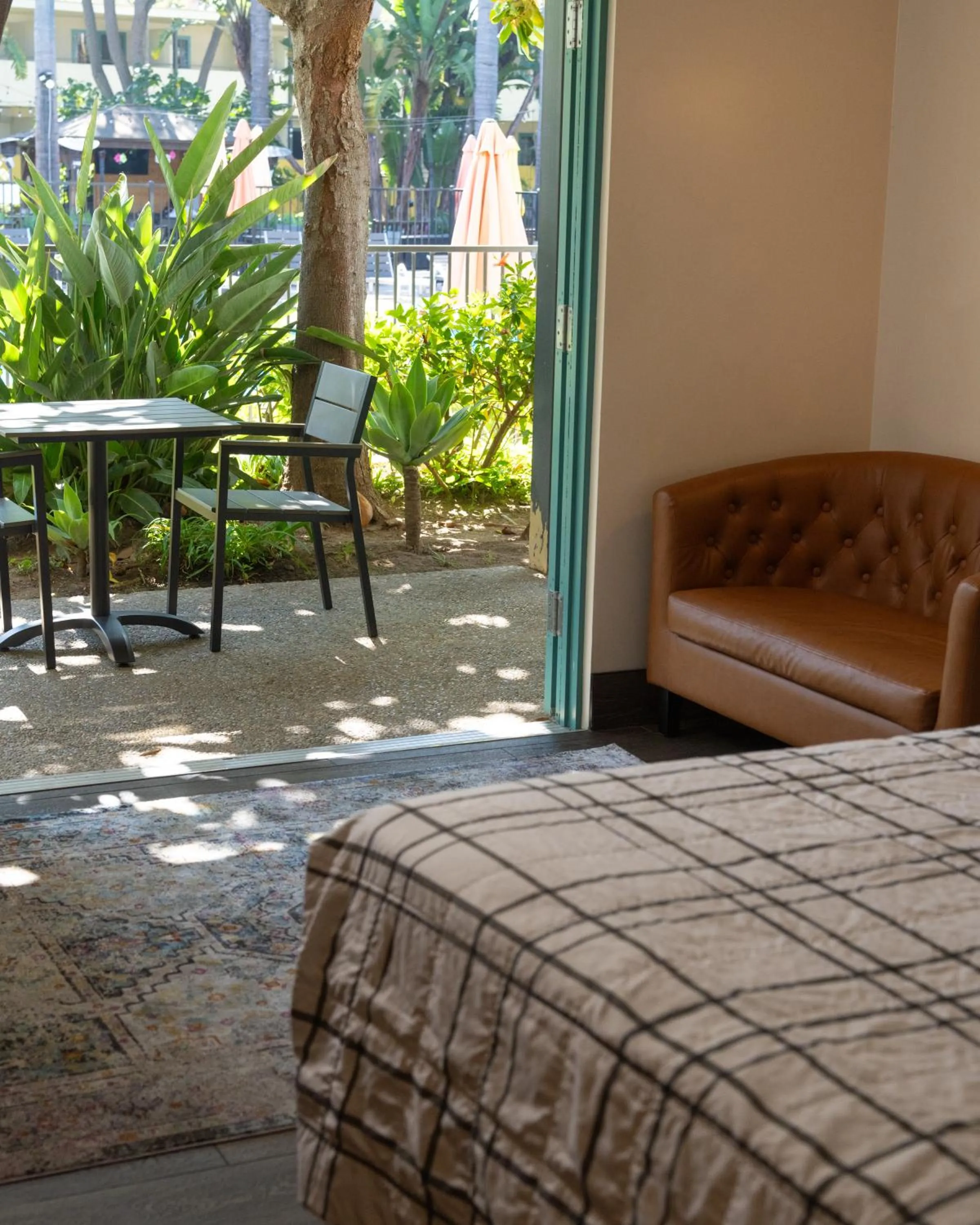 Day, Bed in Lemon Tree Inn