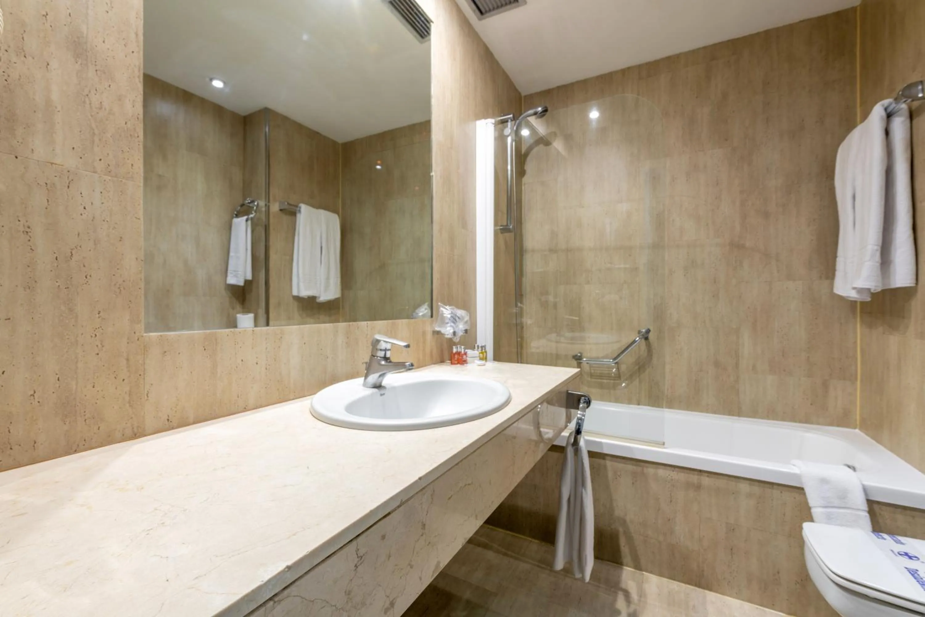 Bathroom in Espahotel Plaza de España