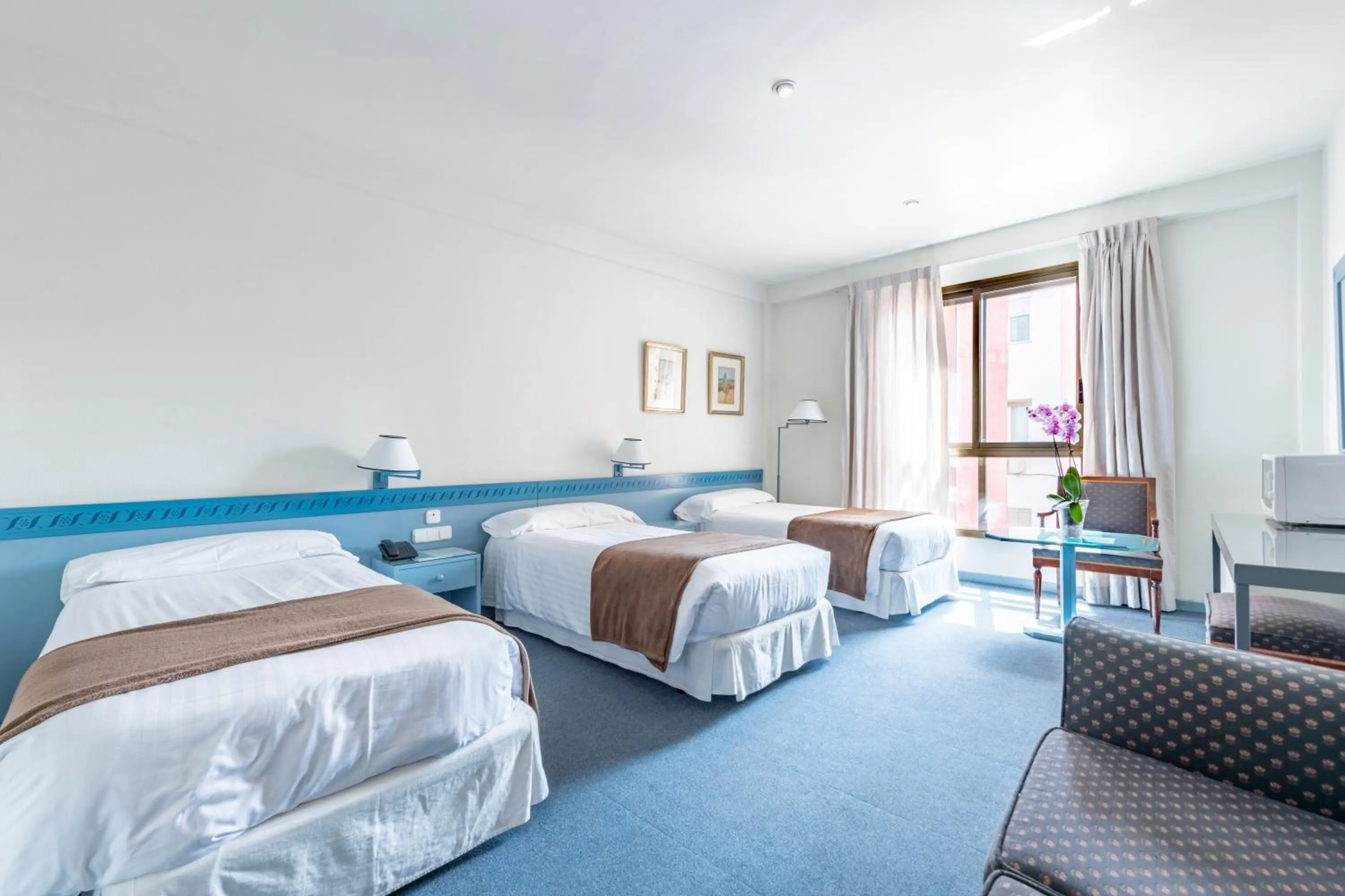 Photo of the whole room, Bed in Espahotel Plaza de España