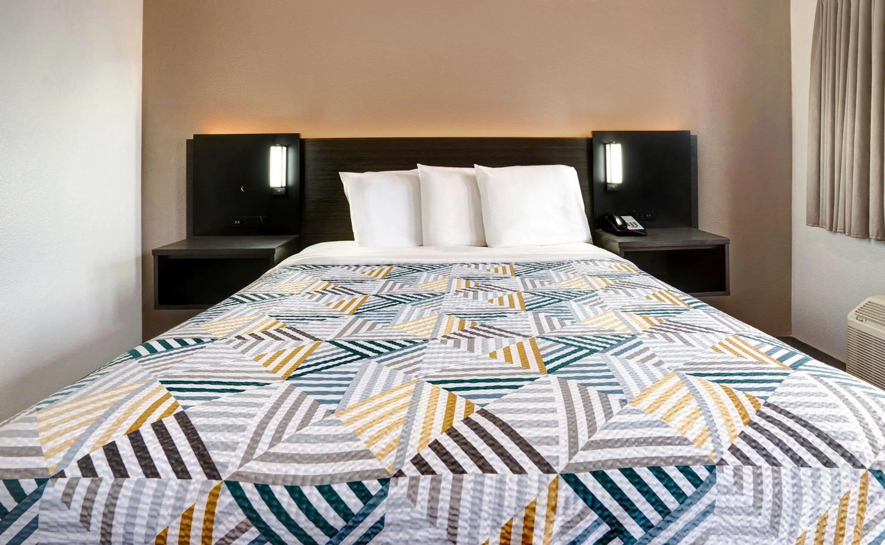 Bedroom, Bed in Motel 6-Sacramento, CA - North