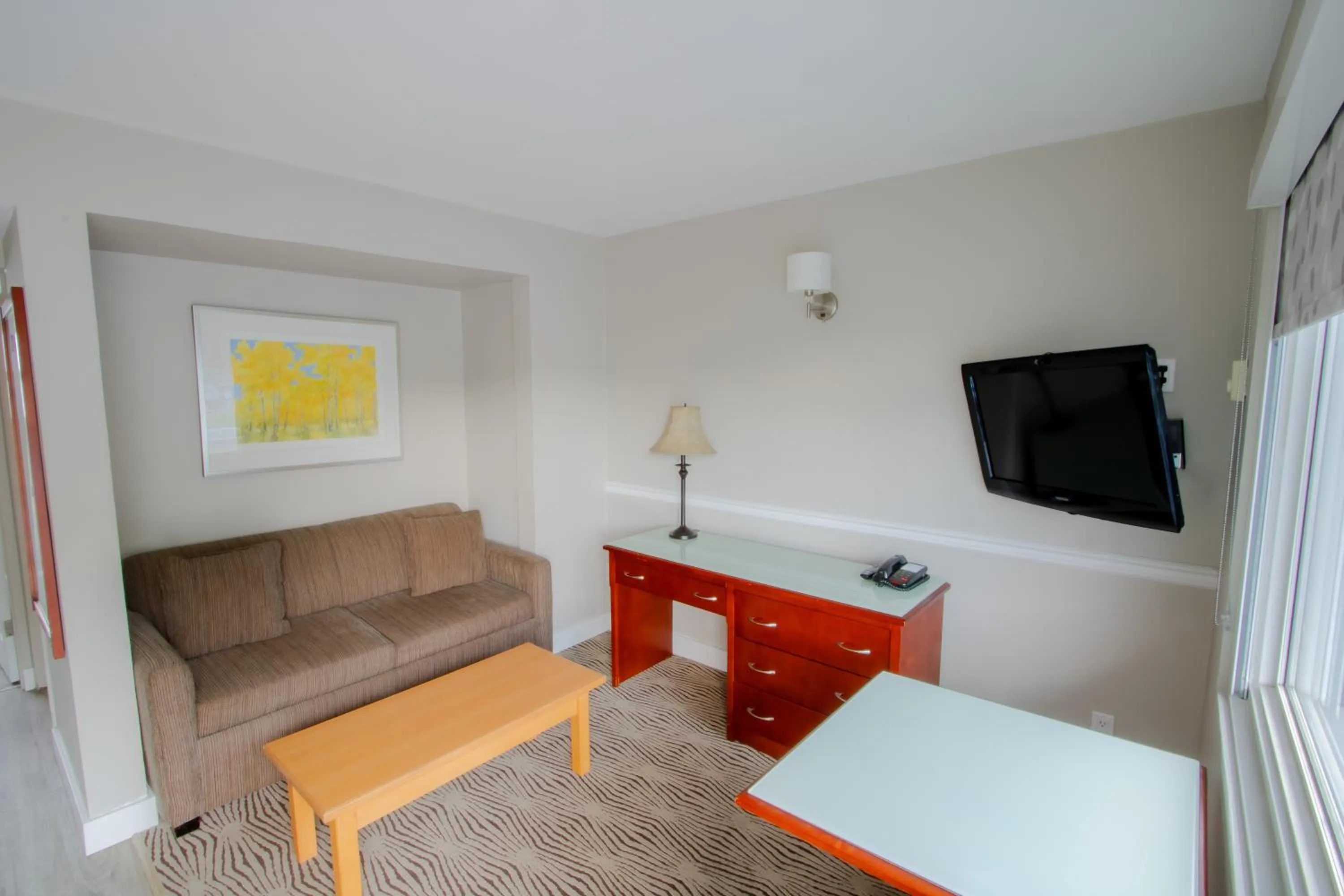 Living room in Scott's Inn & Suites