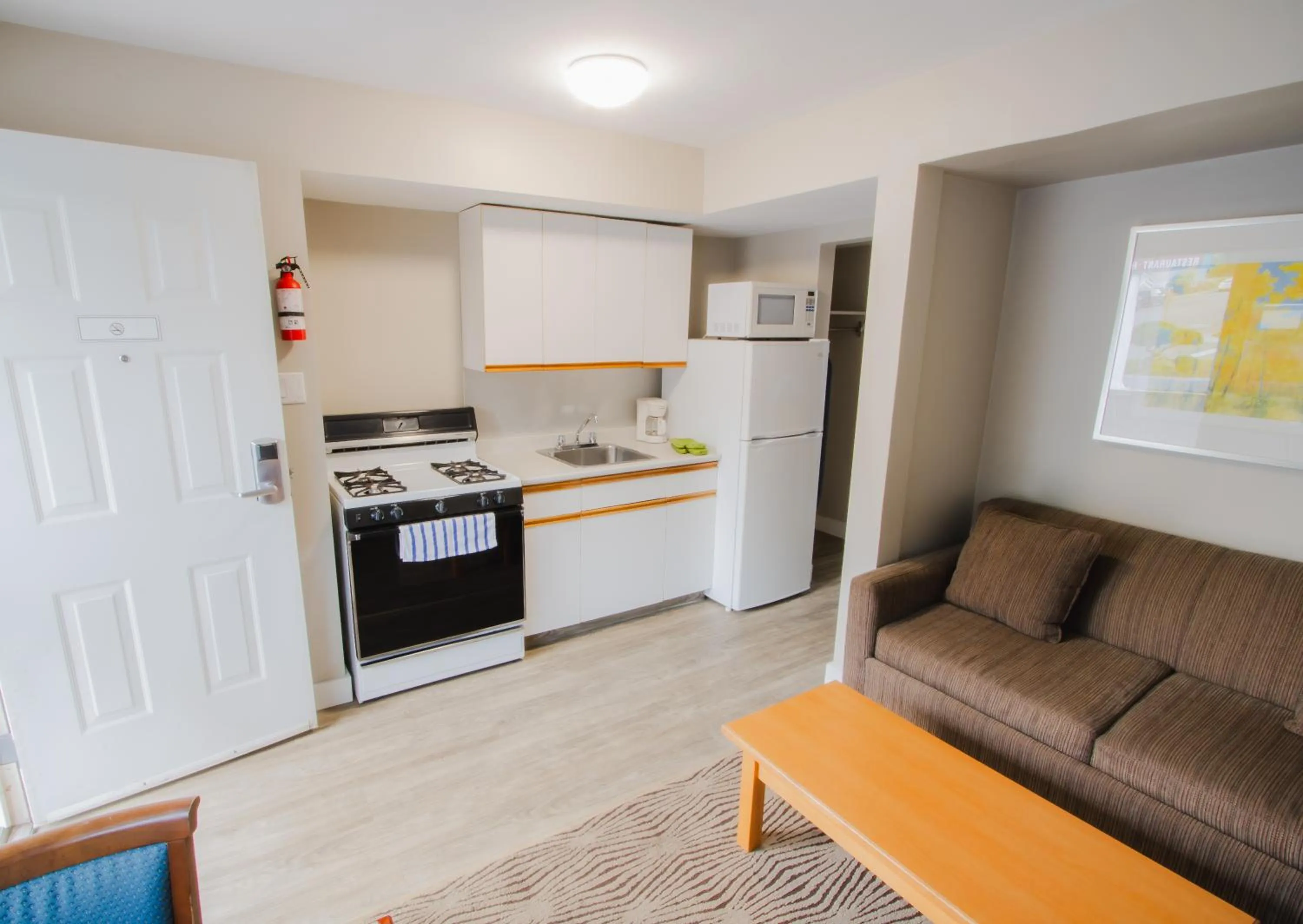 Kitchen or kitchenette in Scott's Inn & Suites