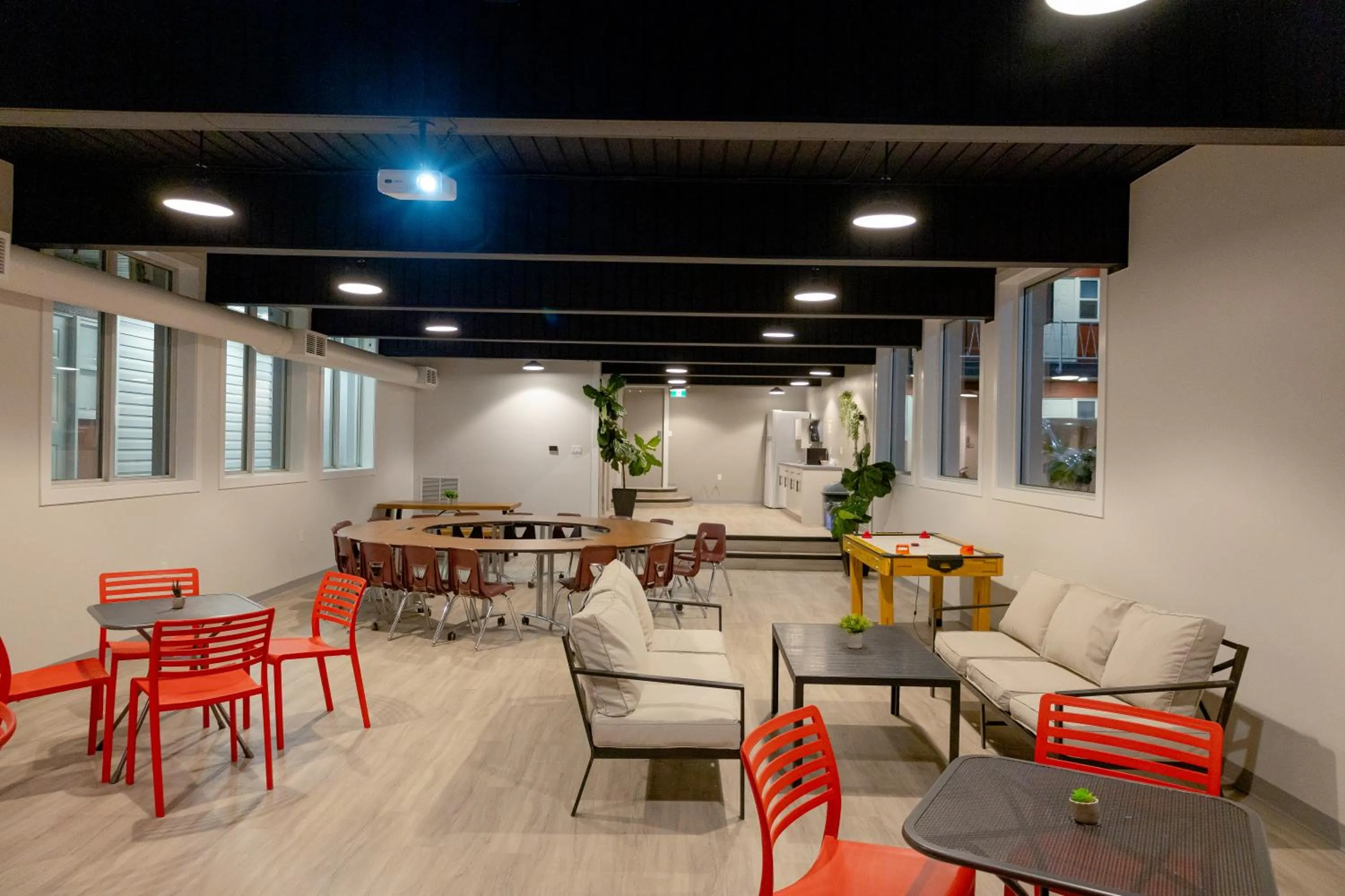 Communal lounge/ TV room in Scott's Inn & Suites