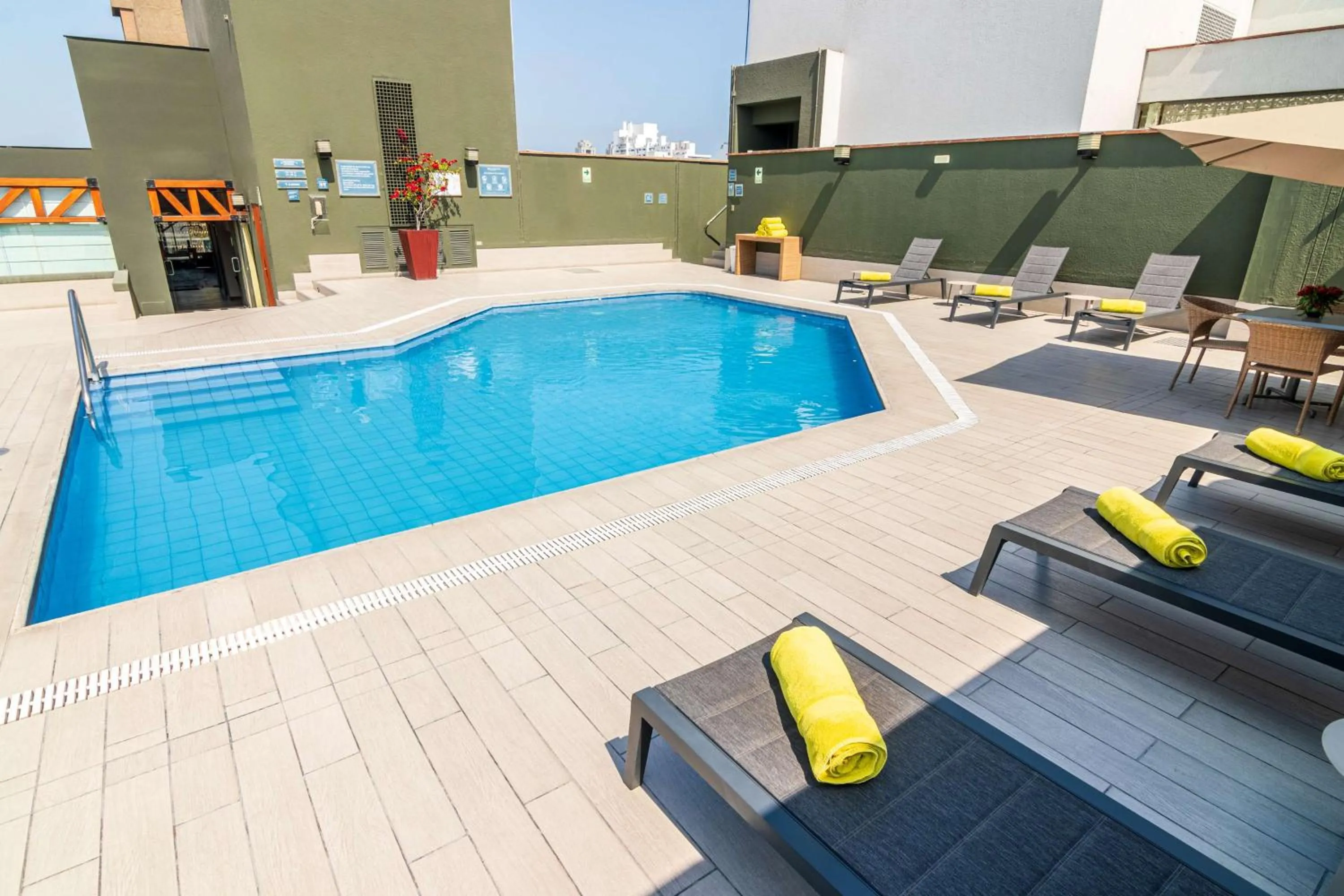 Pool view in Sonesta Hotel El Olivar