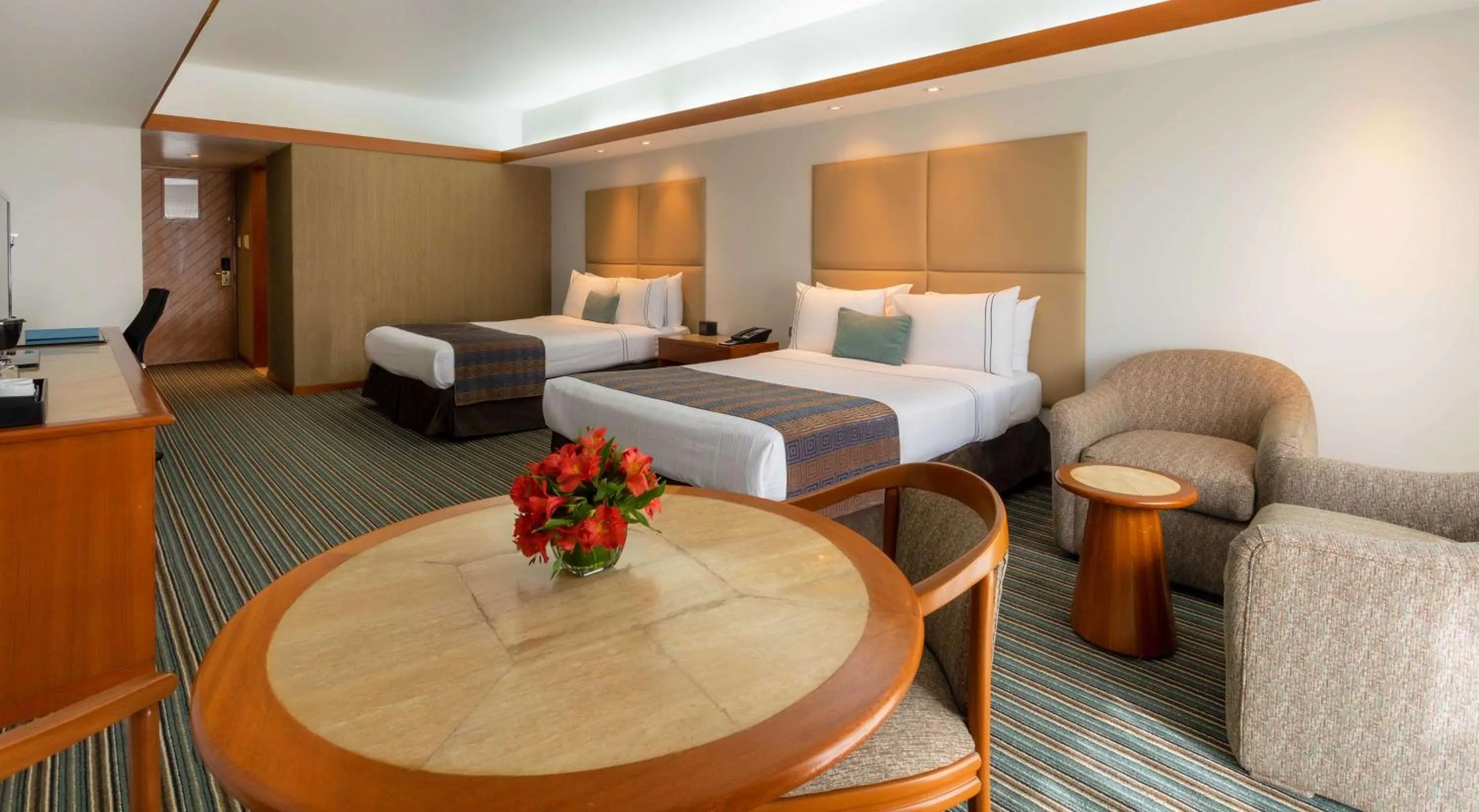 Photo of the whole room, Bed in Sonesta Hotel El Olivar