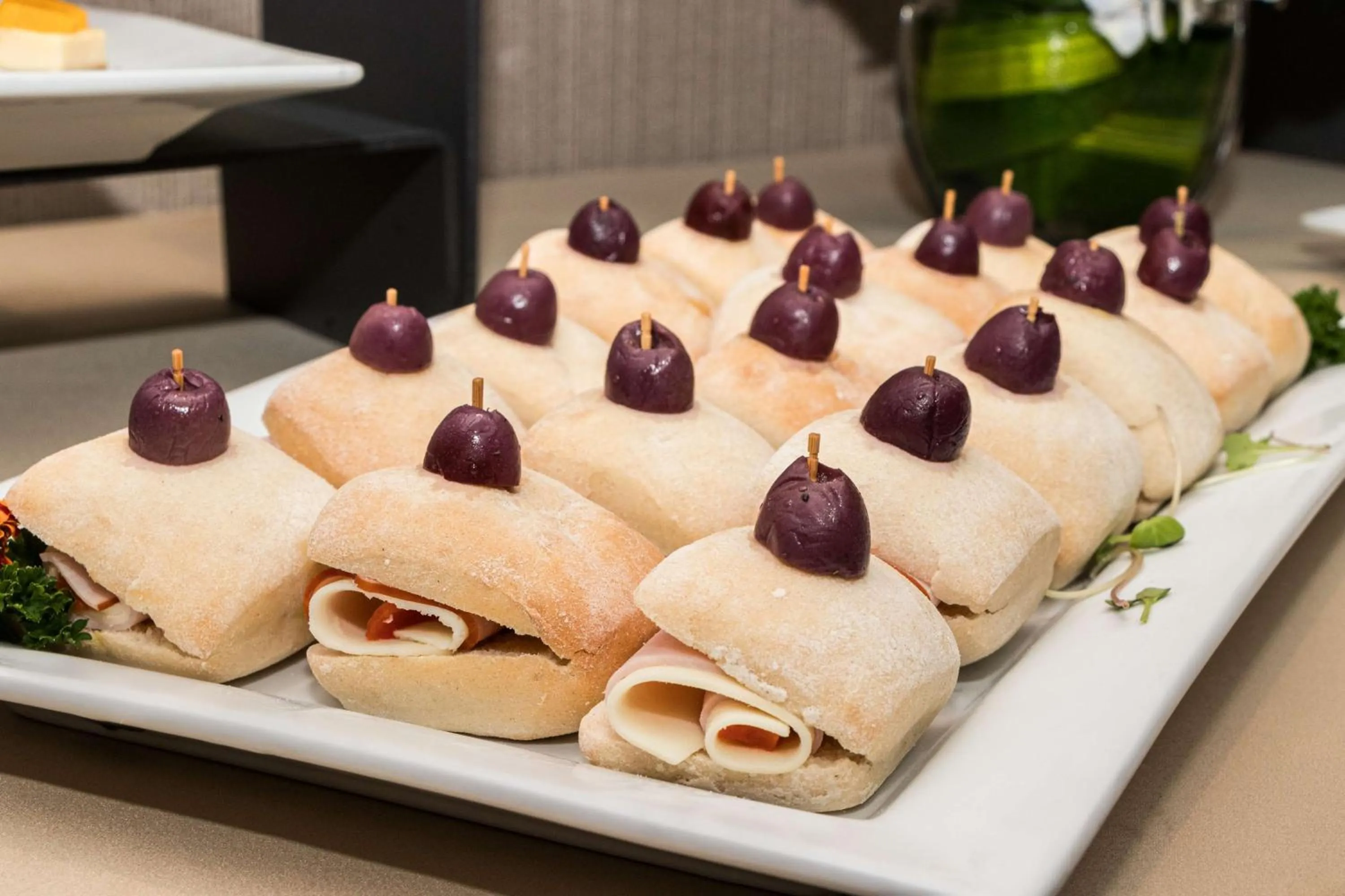 Food and drinks in Sonesta Hotel El Olivar