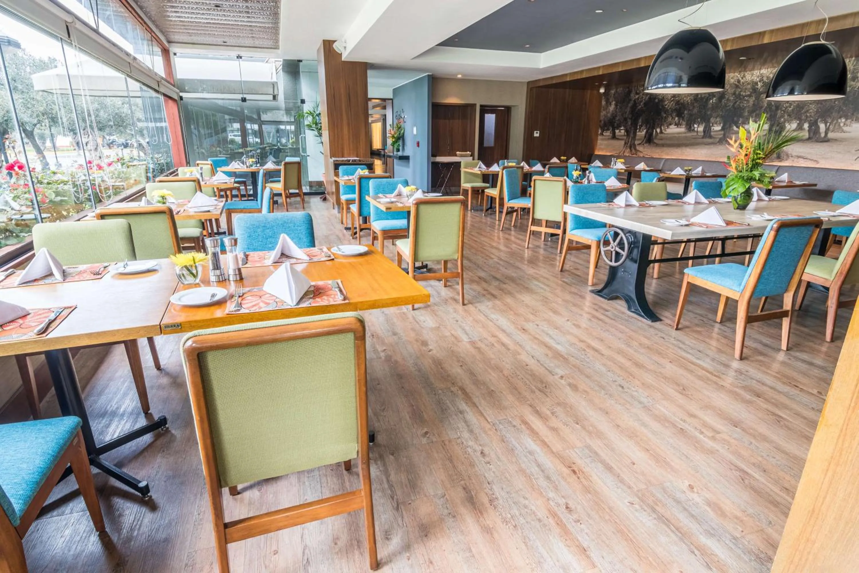 Restaurant/places to eat in Sonesta Hotel El Olivar