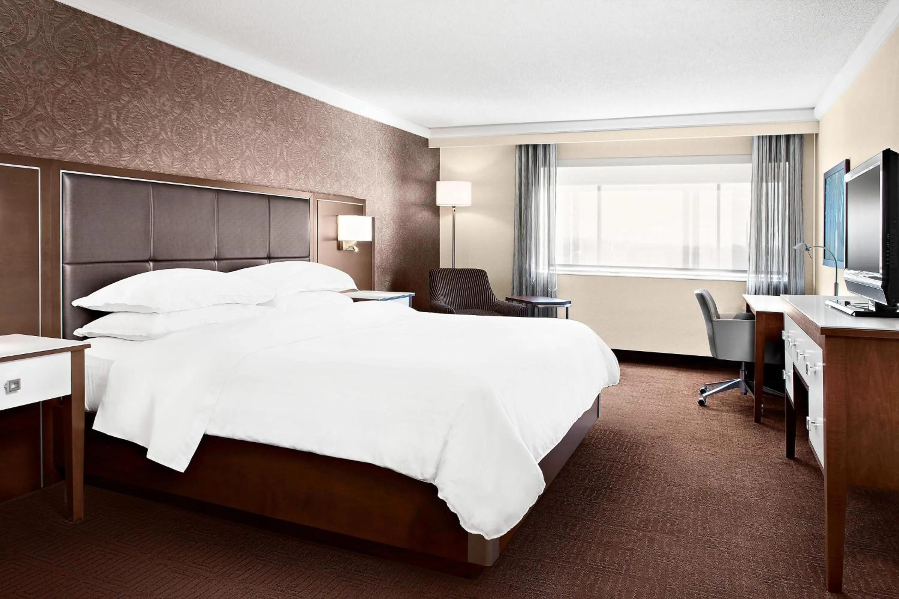 Superior King Room in Sheraton Laval Hotel