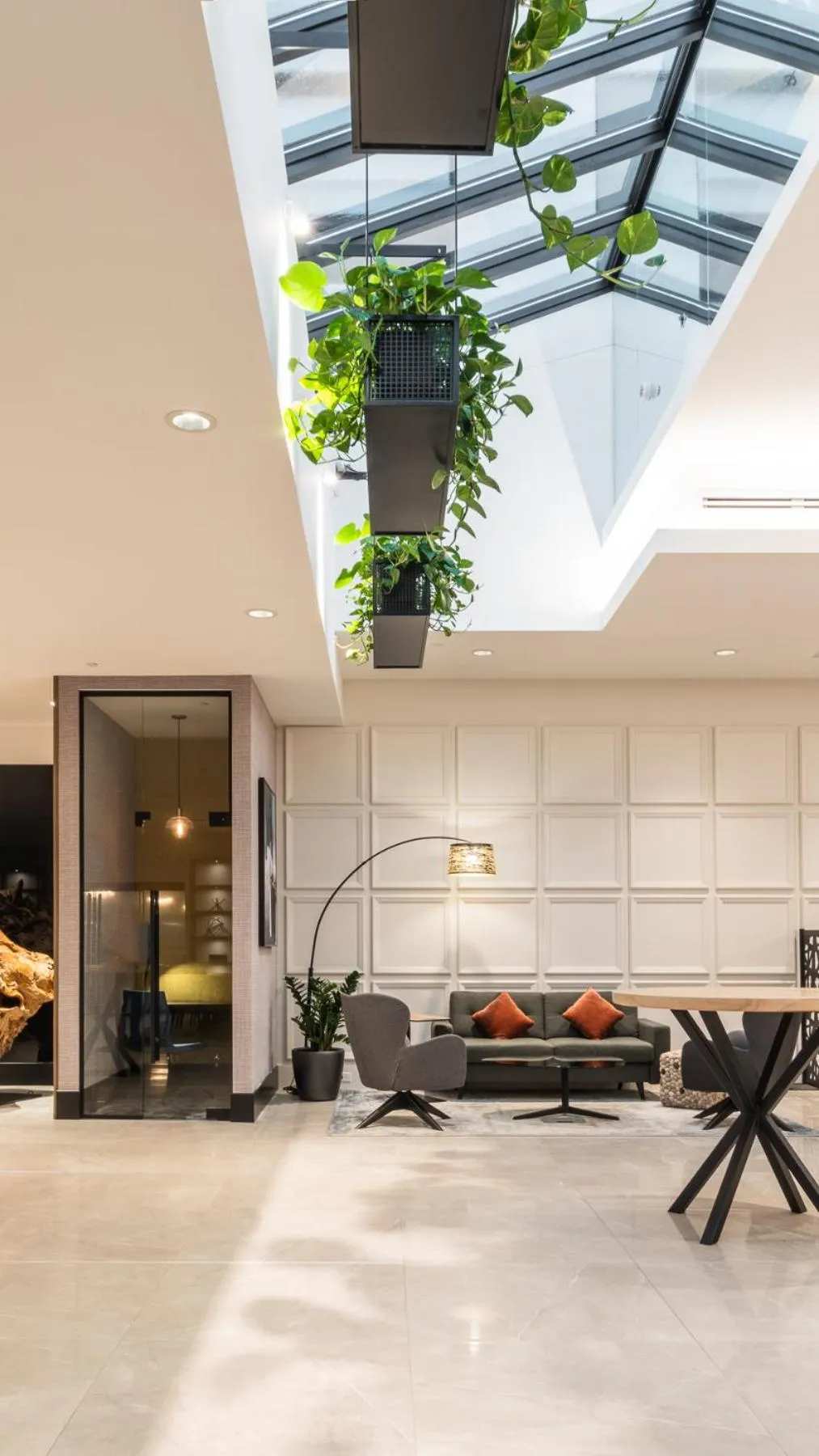 Living room in Sheraton Laval Hotel