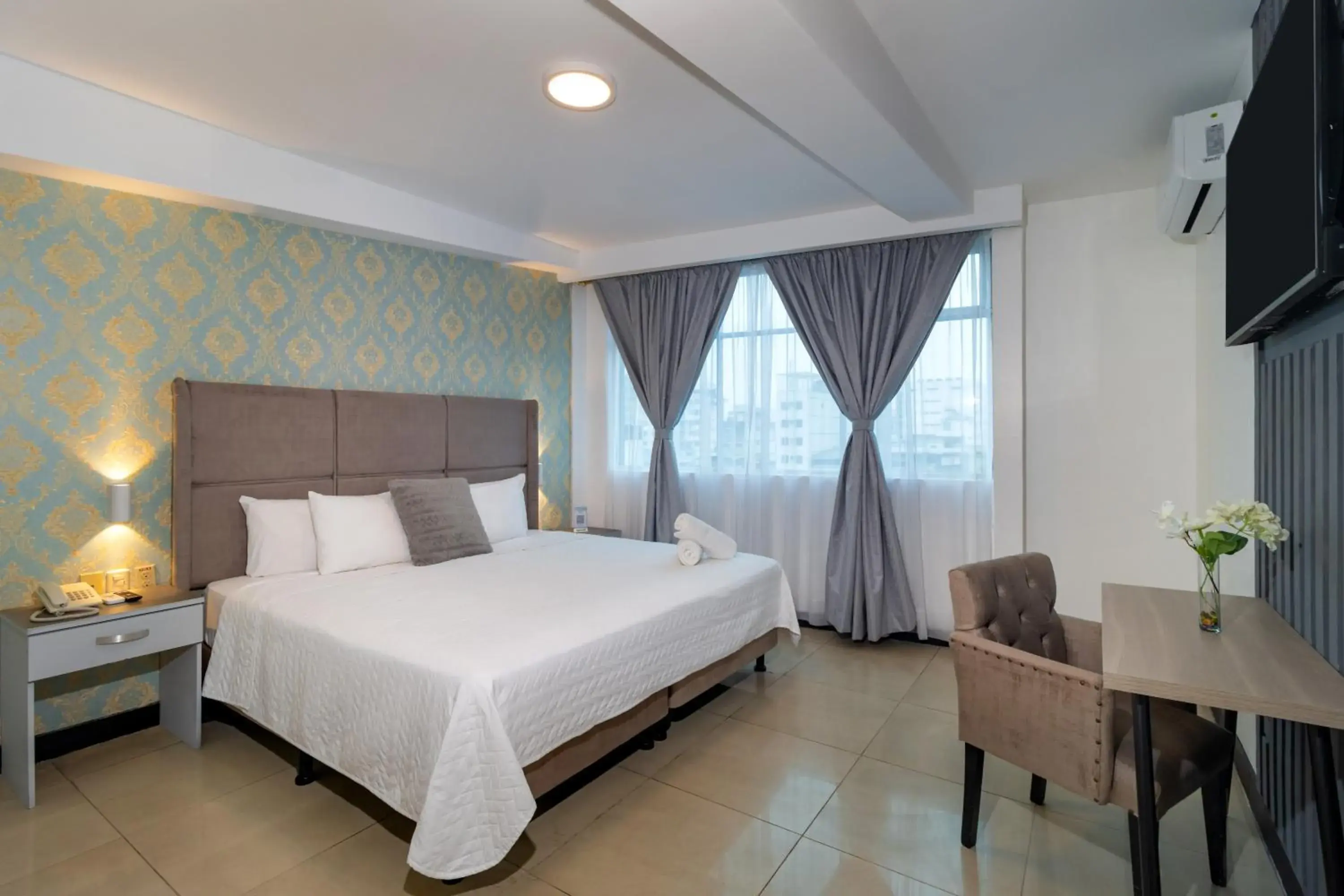 Deluxe Room in Hotel Presidente Internacional Deluxe Room in Hotel Presidente Internacional