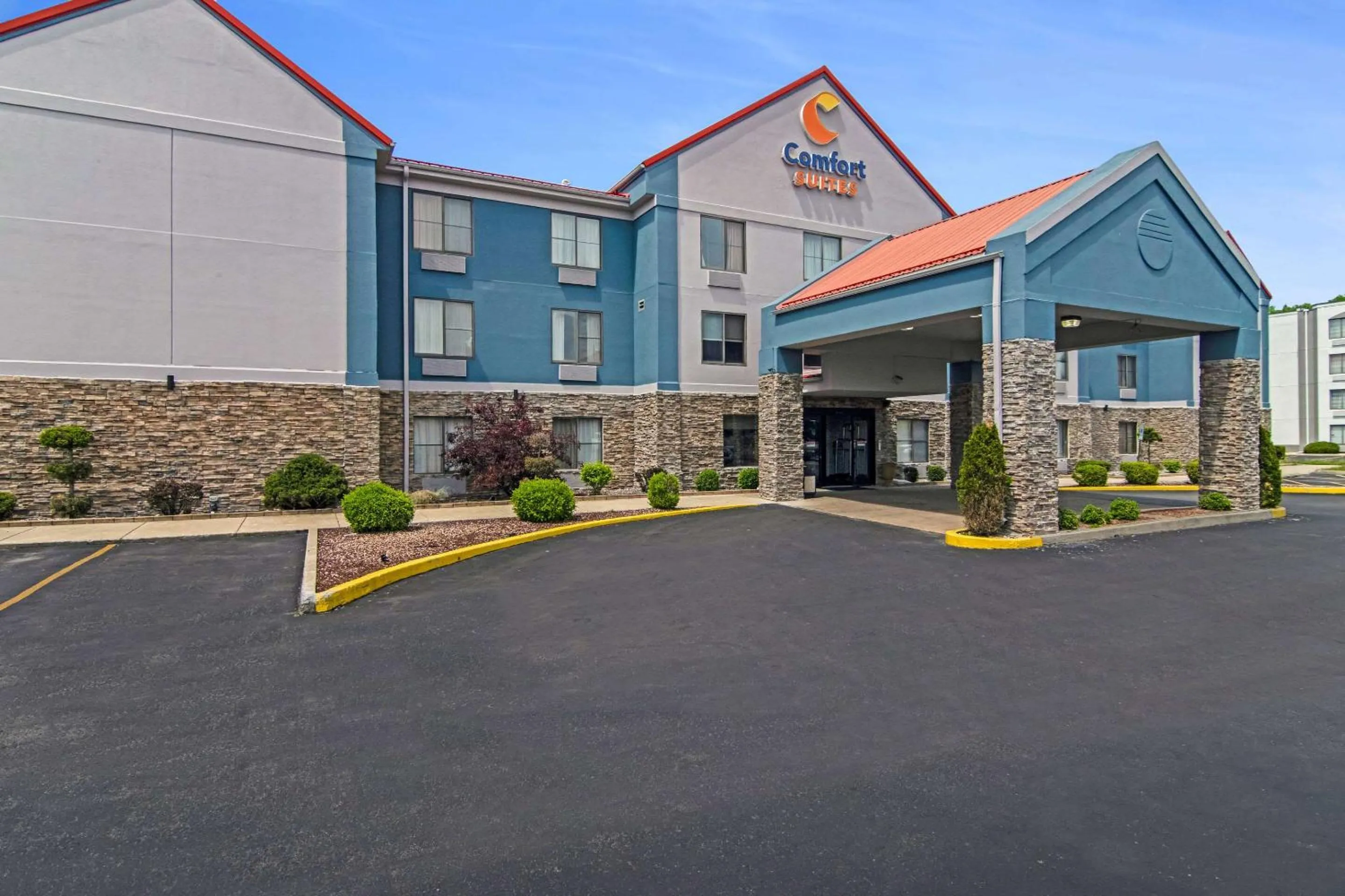 Property building in Comfort Suites near I-80 and I-94