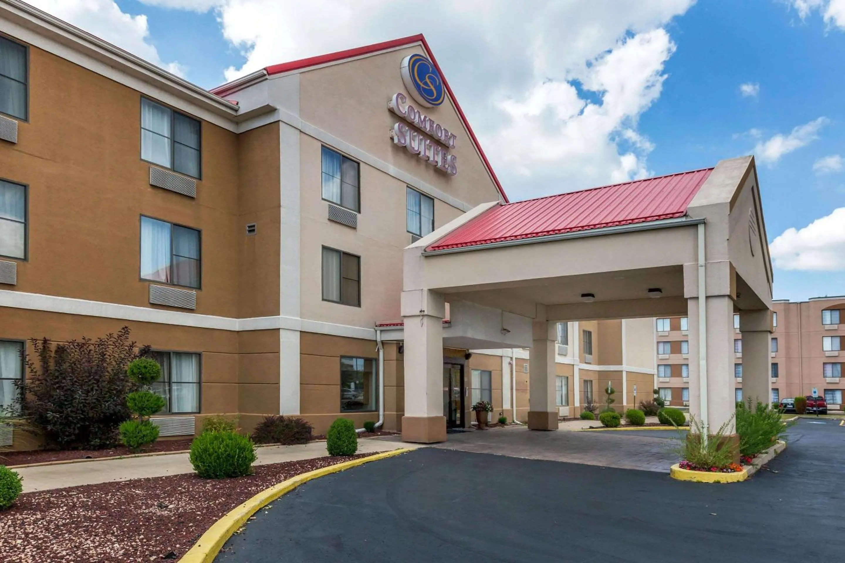 Property building in Comfort Suites near I-80 and I-94