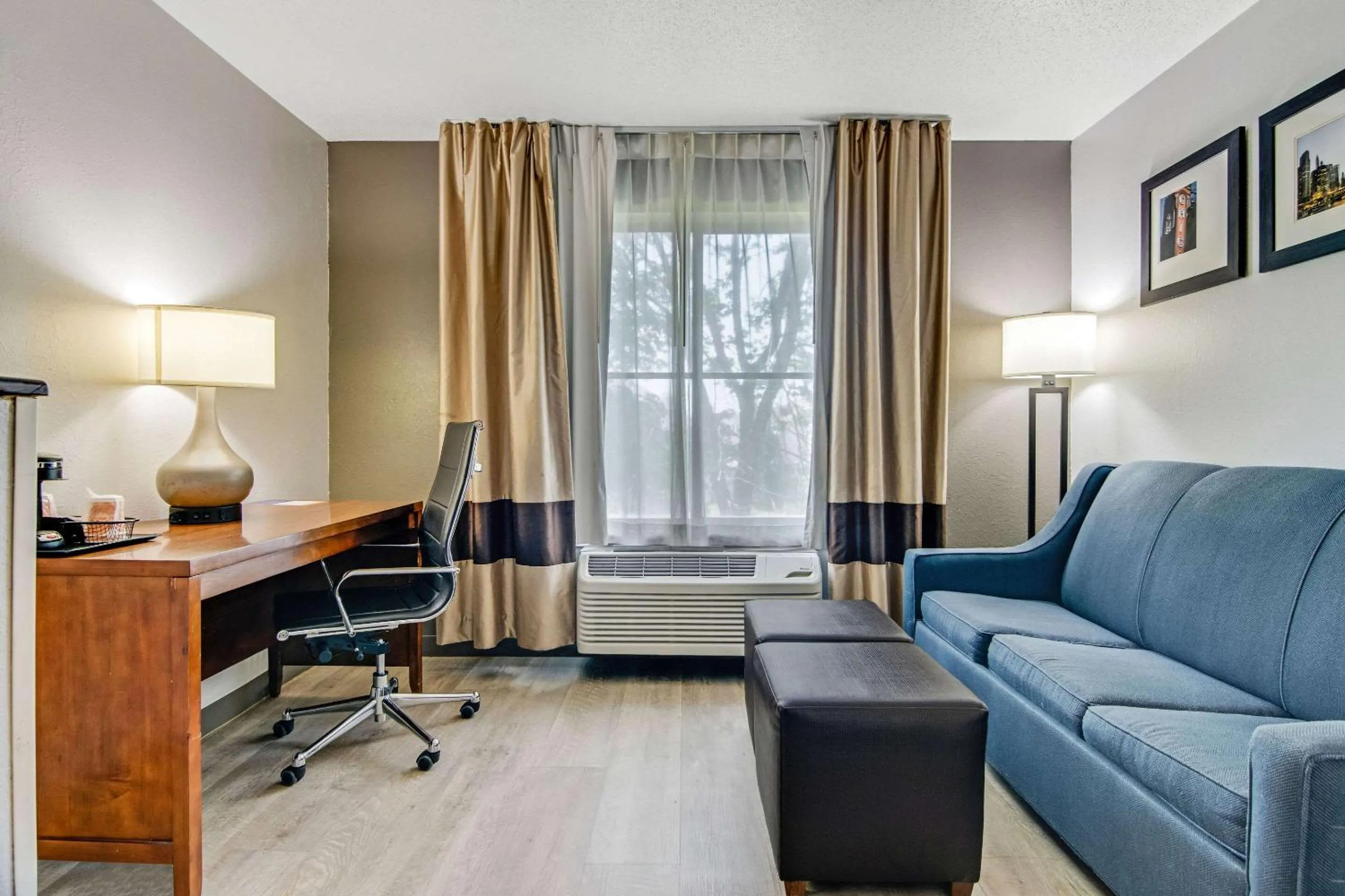 Bedroom in Comfort Suites near I-80 and I-94