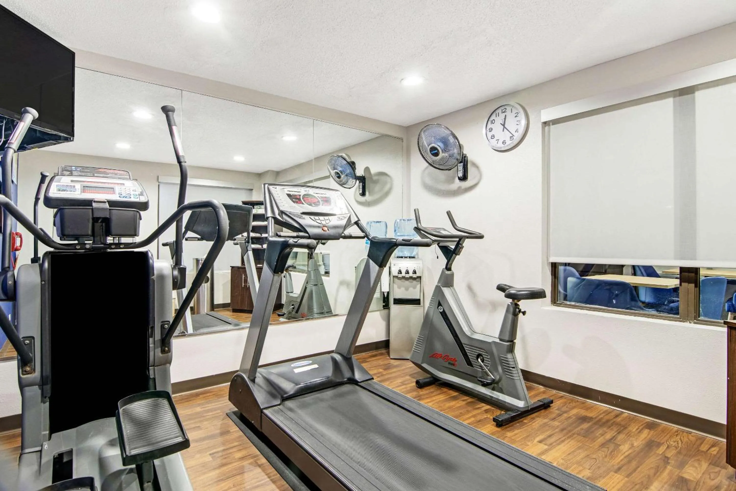 Fitness centre/facilities in Comfort Suites near I-80 and I-94