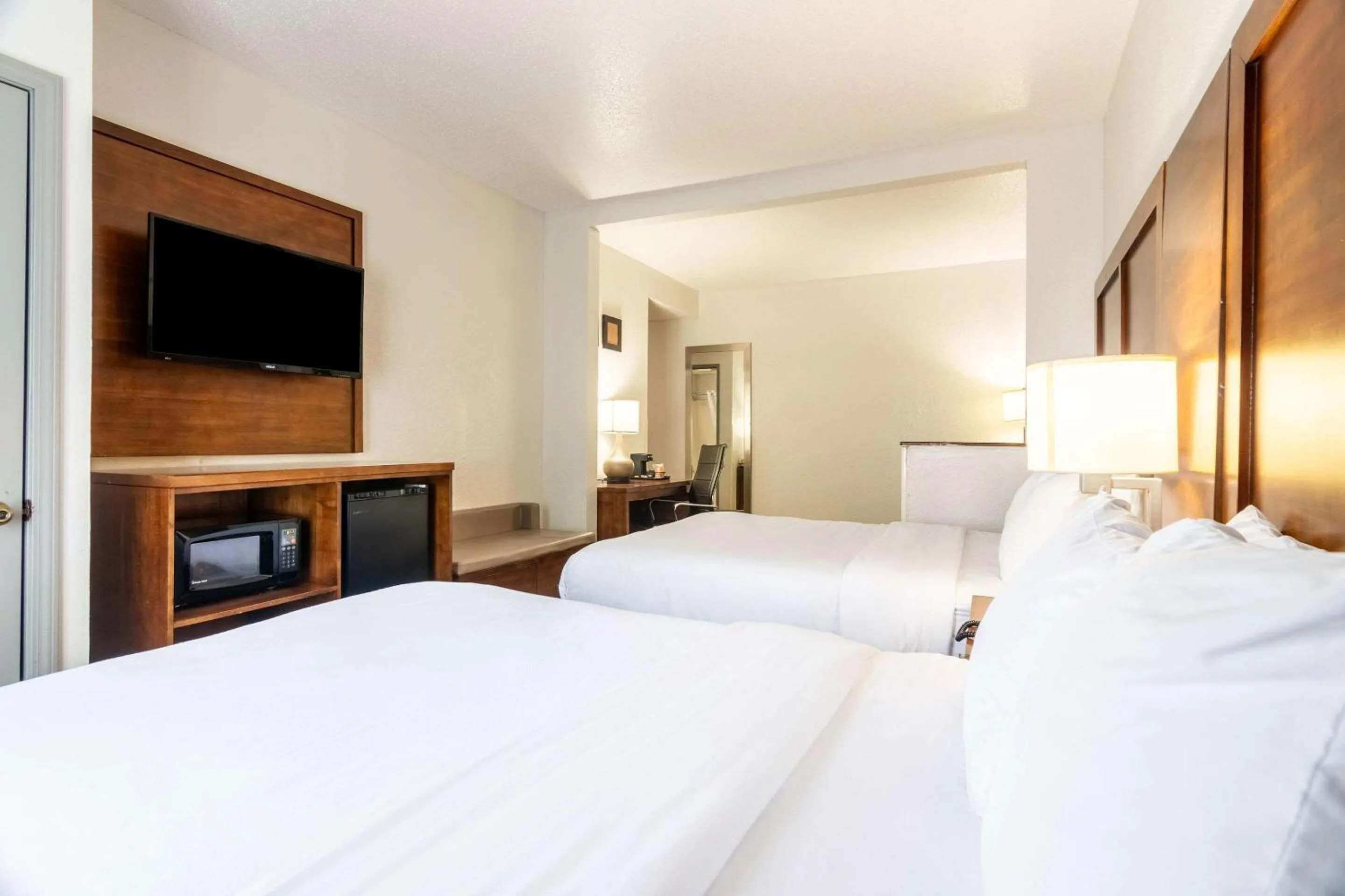 Bedroom, Bed in Comfort Suites near I-80 and I-94