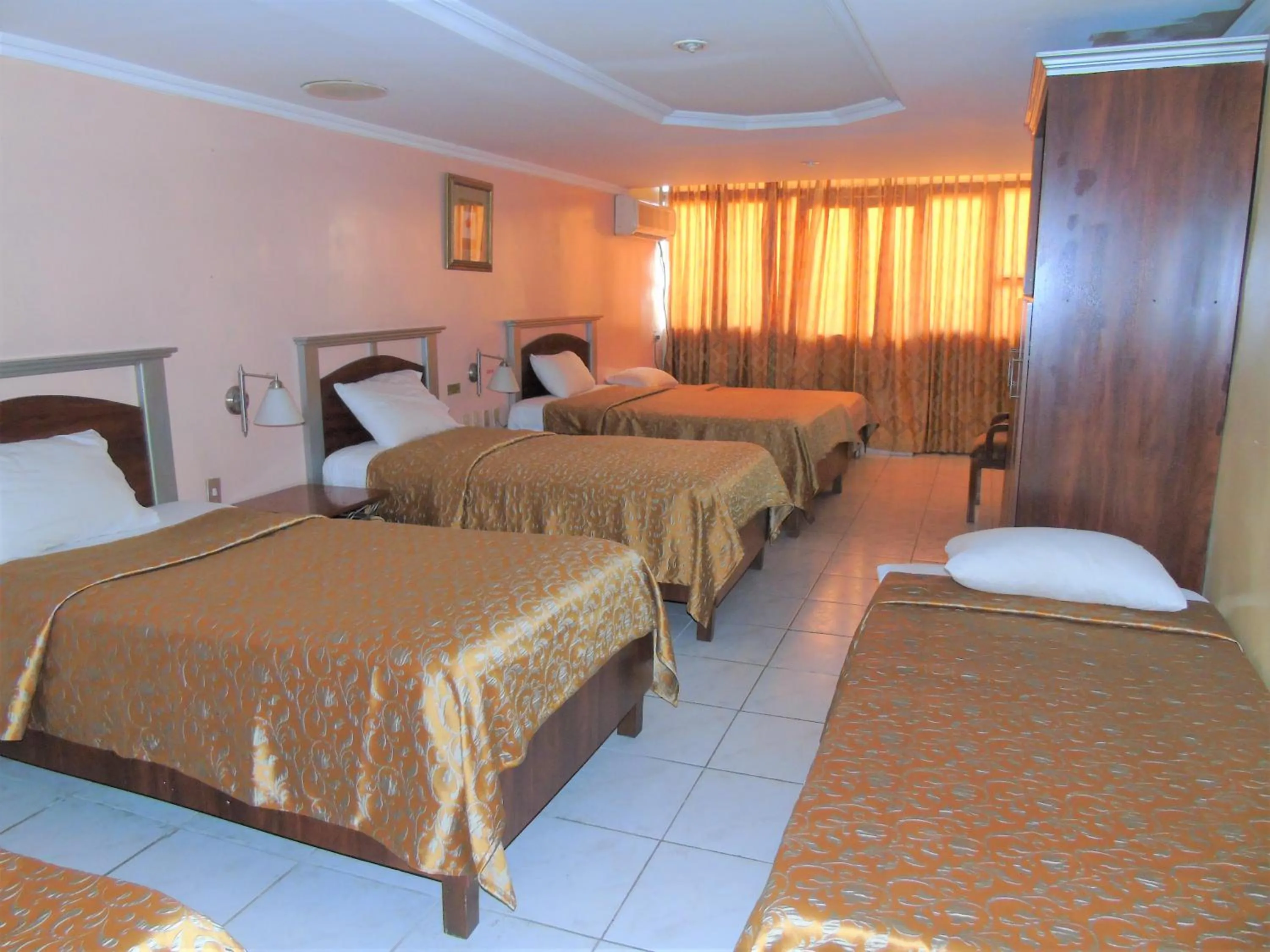 Bed in Hotel Malecon Inn