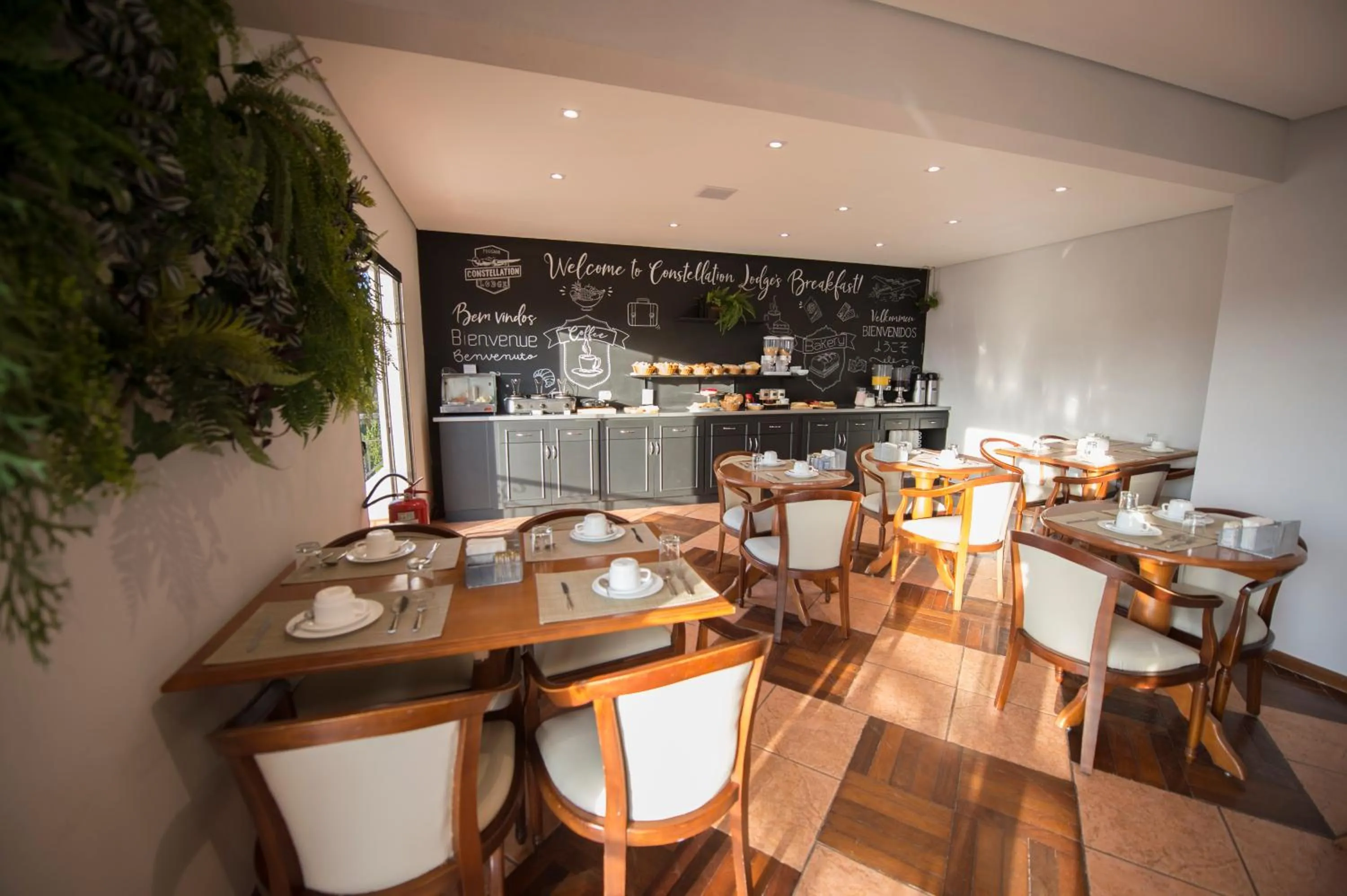 Restaurant/places to eat in Pousada Constellation Lodge