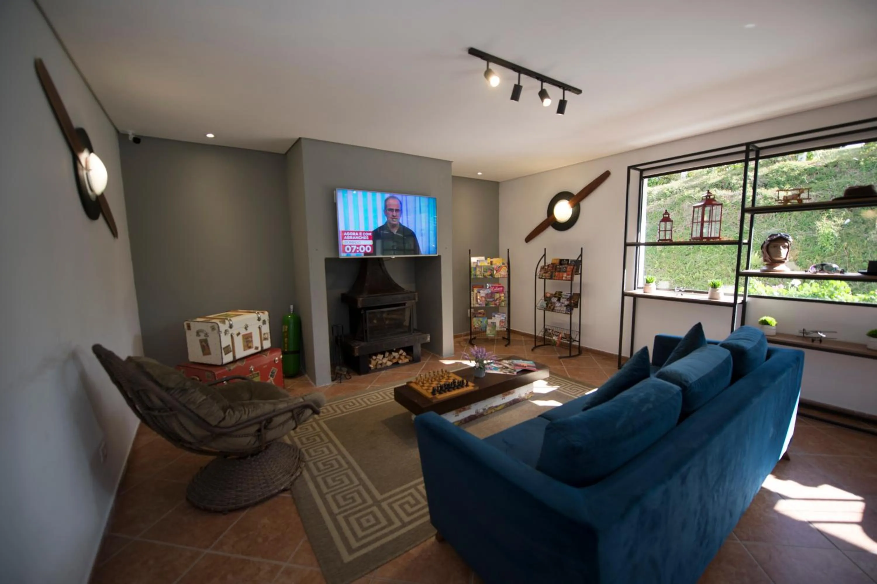 Communal lounge/ TV room in Pousada Constellation Lodge