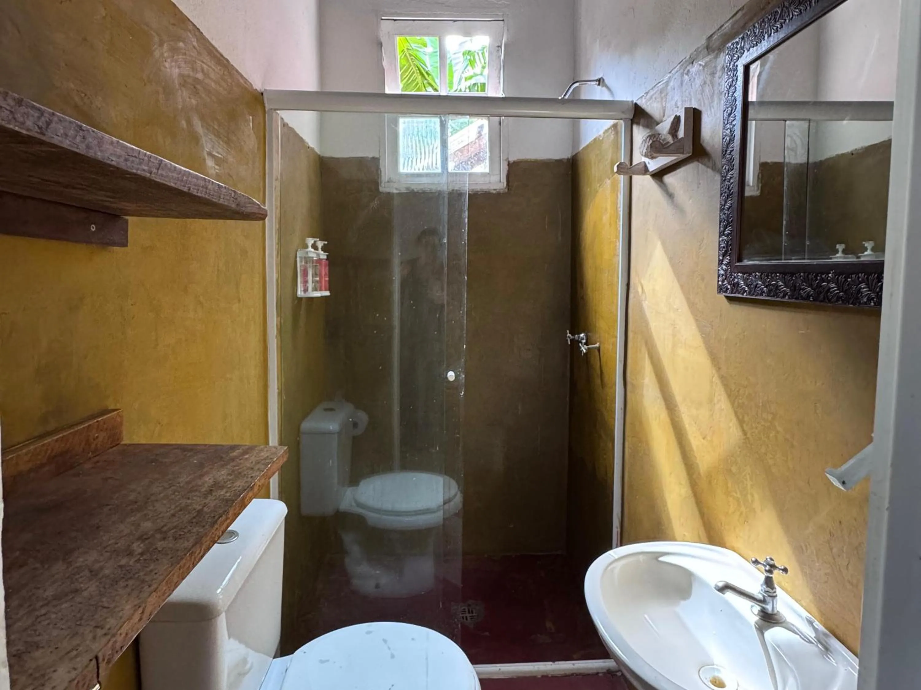 Shower in Pousada da Rosa