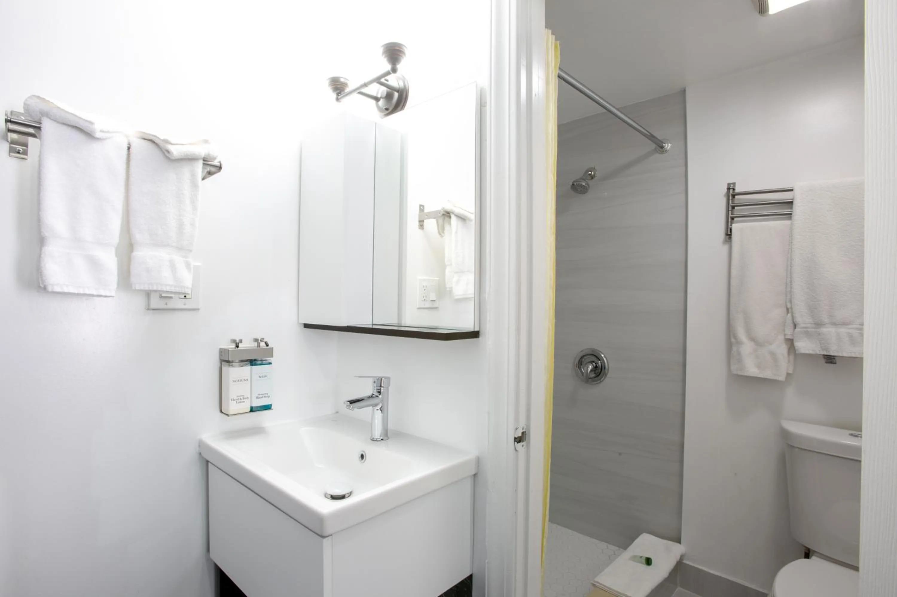 Shower in Star Route 66 Grand Canyon