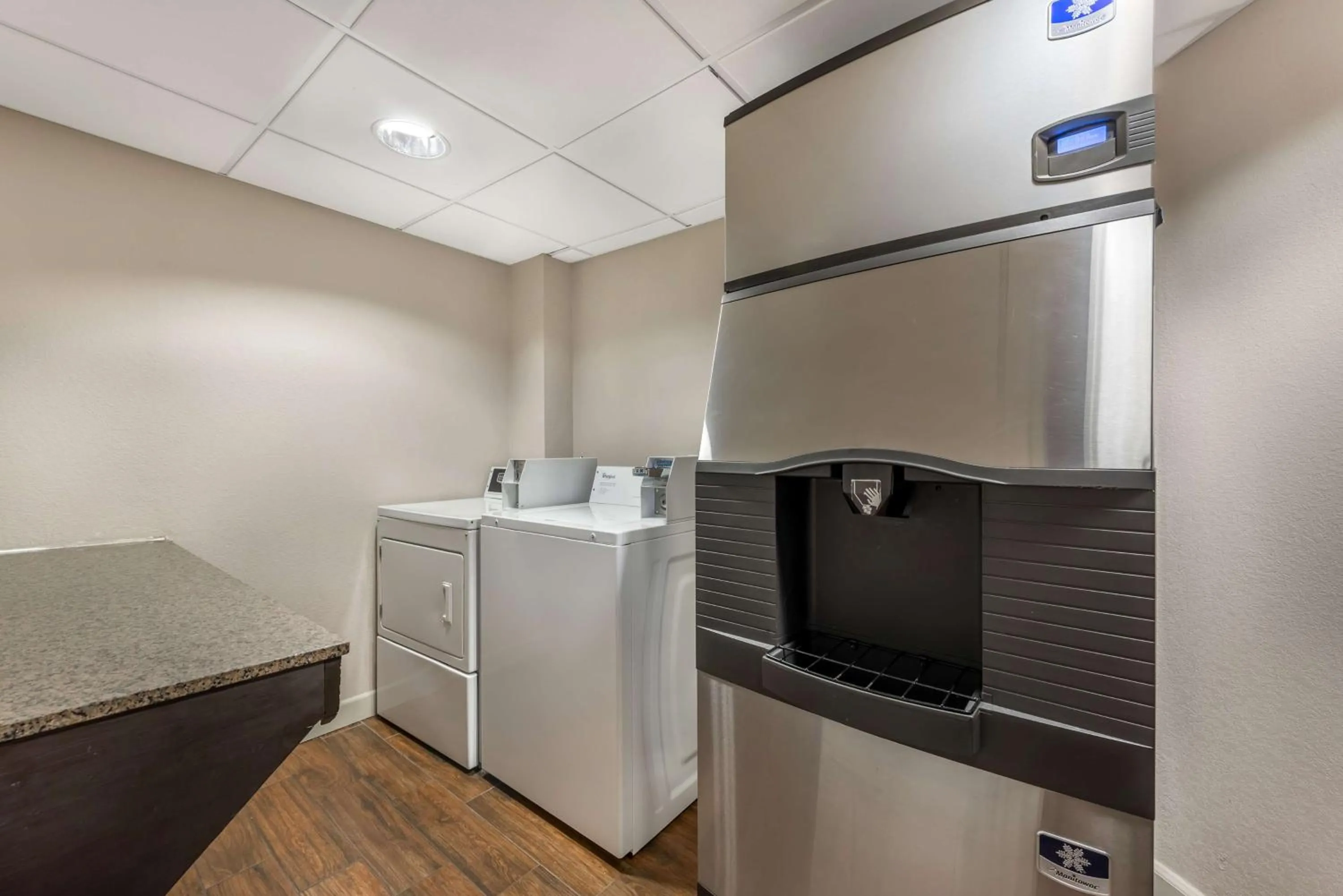 Property building in Best Western Plus Peak Vista Inn & Suites