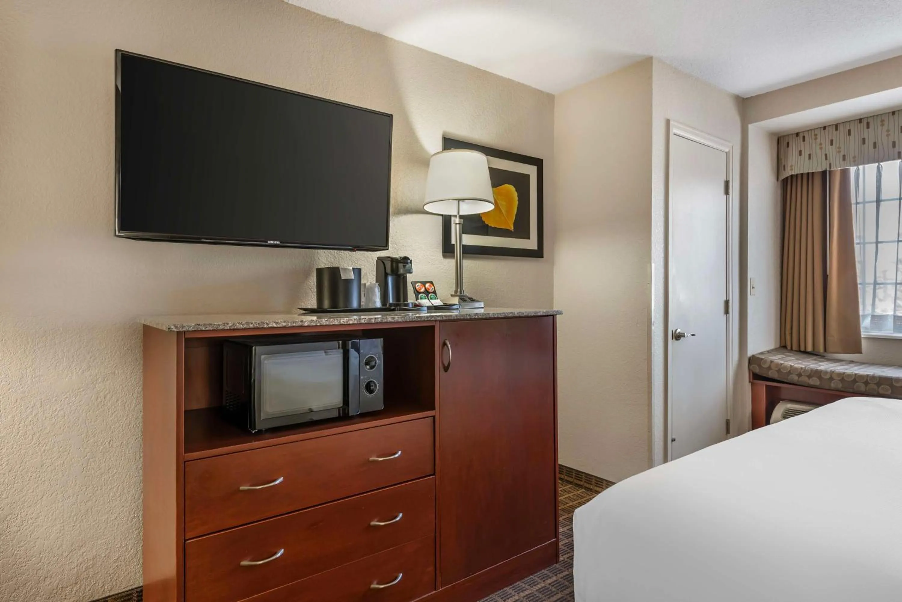 Bedroom, Bed in Best Western Plus Peak Vista Inn & Suites