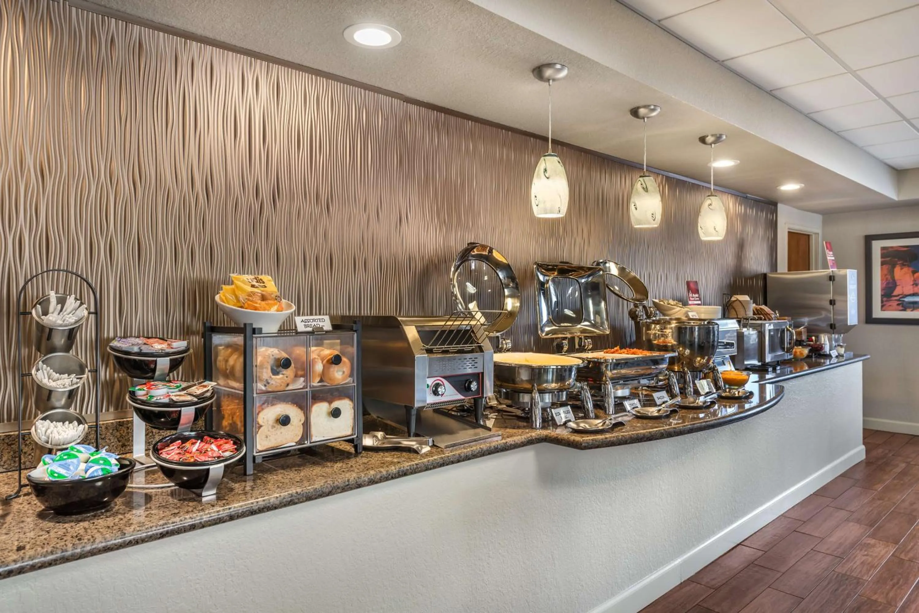 Breakfast in Best Western Plus Peak Vista Inn & Suites