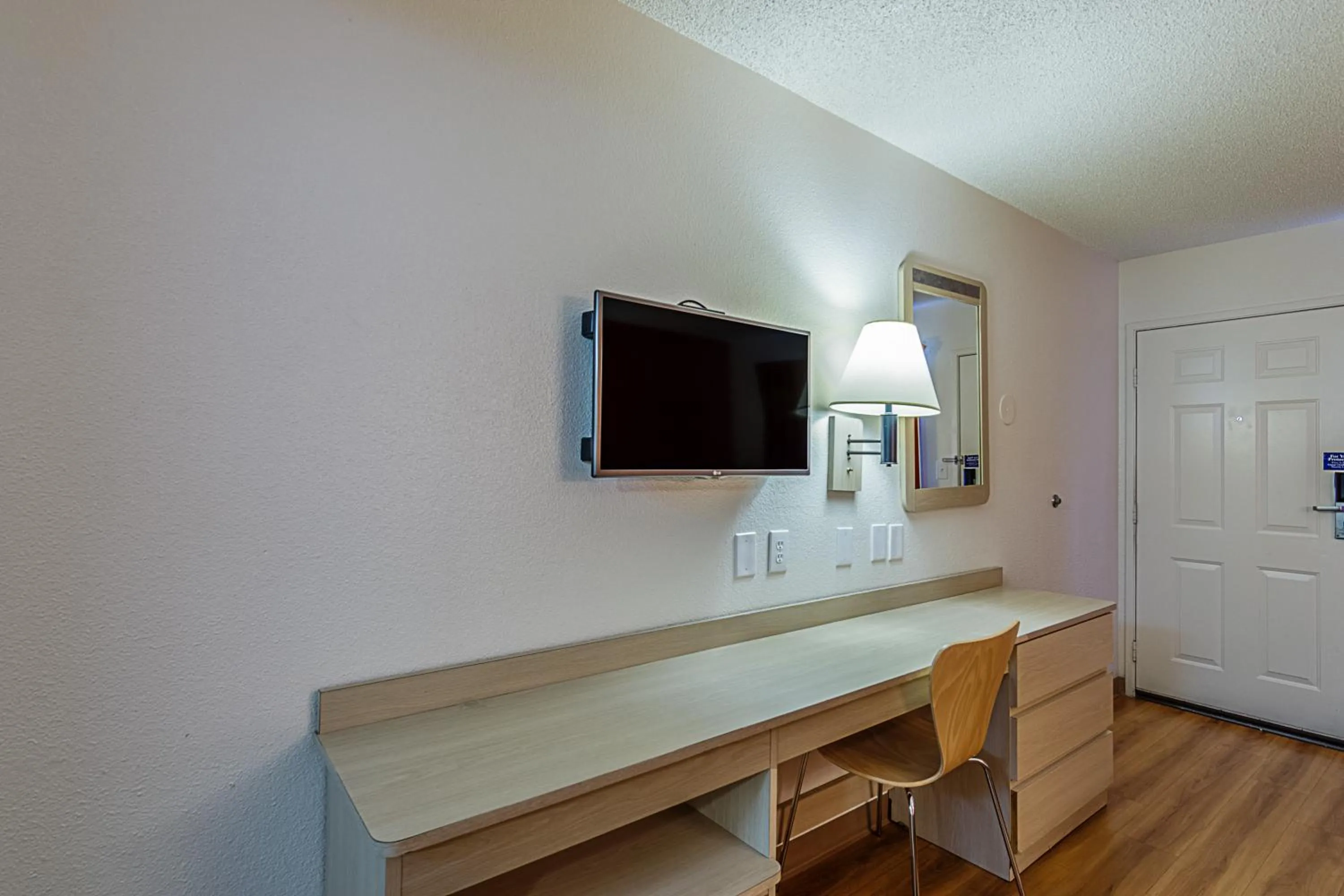 Bedroom, TV/Entertainment Center in Motel 6-Modesto, CA
