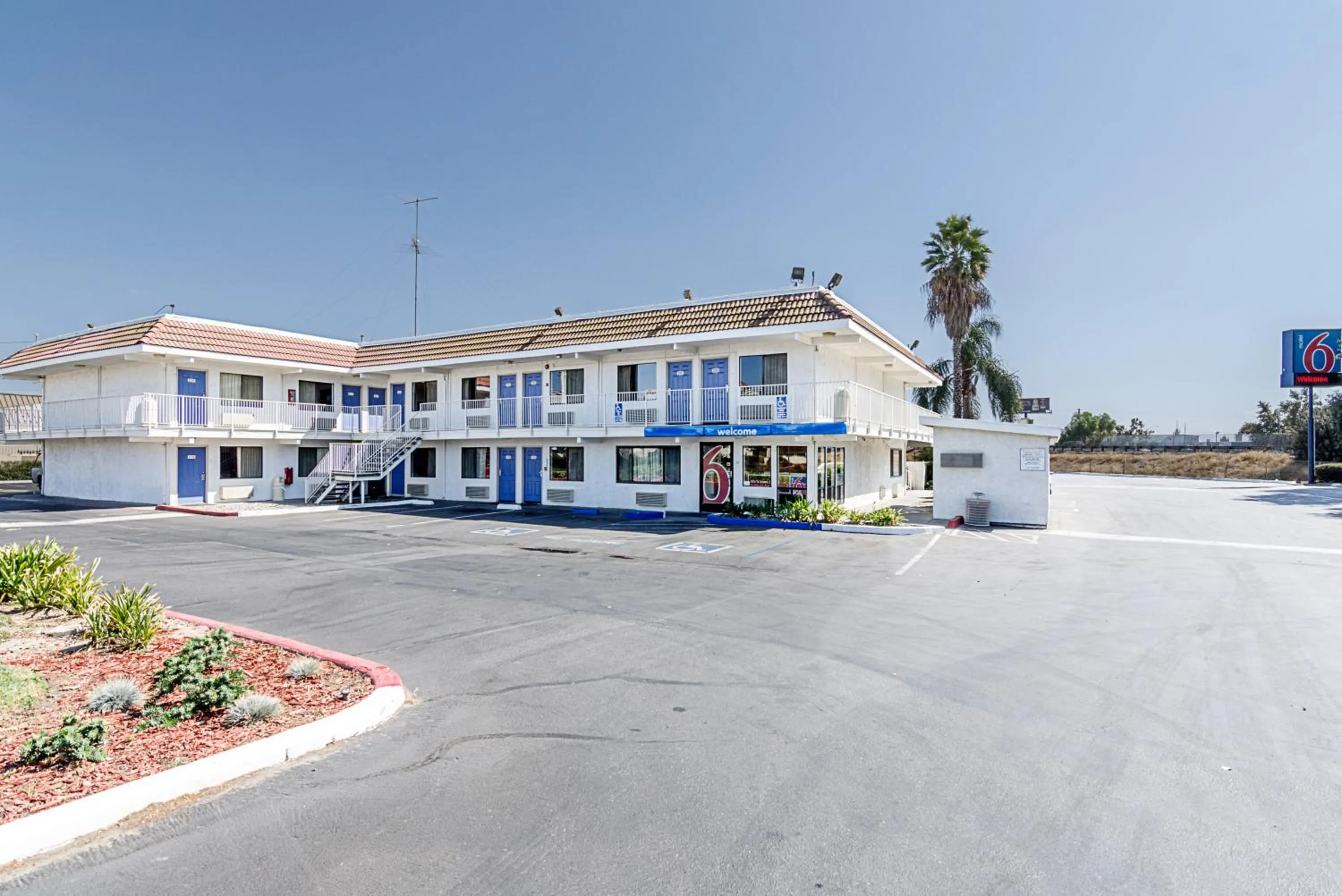 Facade/entrance, Property Building in Motel 6-Modesto, CA