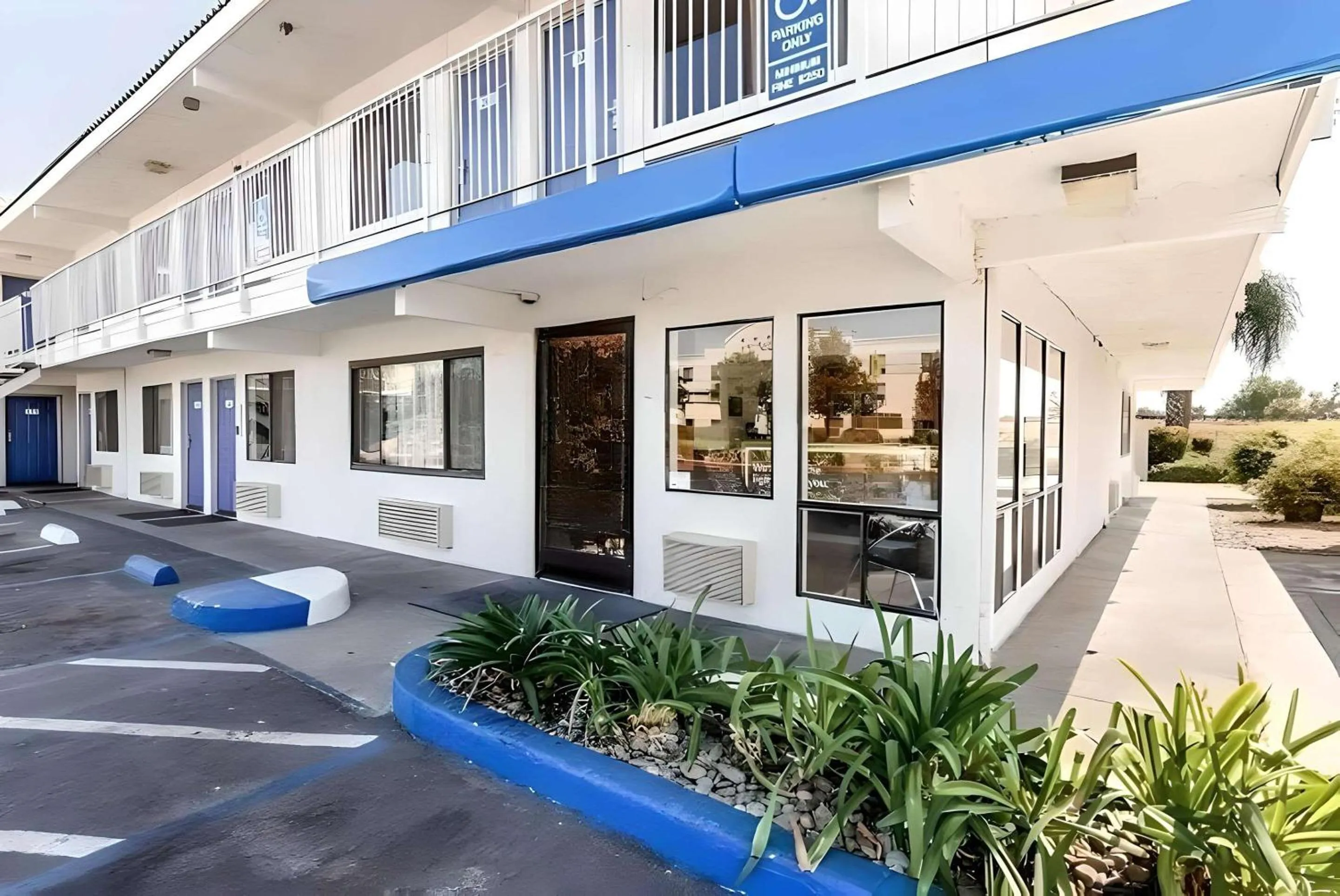 Property building in Motel 6-Modesto, CA