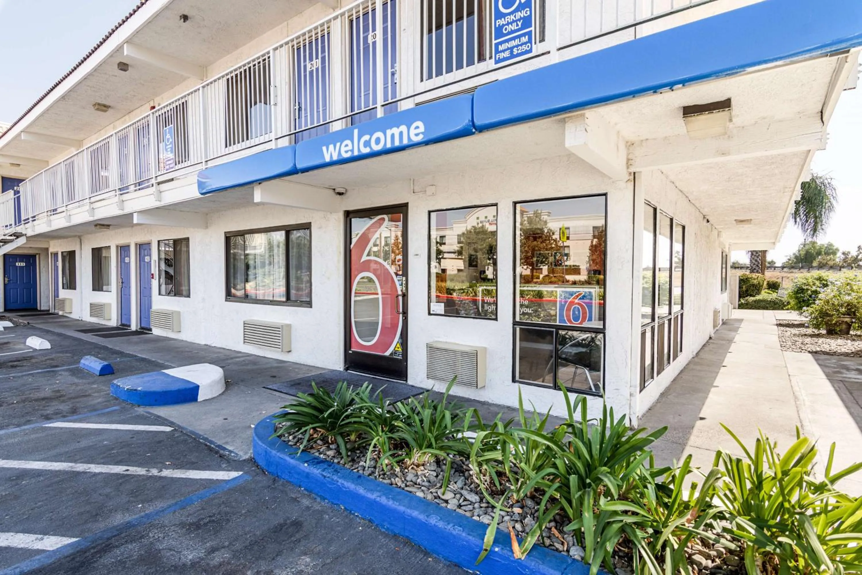 Property building, Patio/Outdoor Area in Motel 6-Modesto, CA
