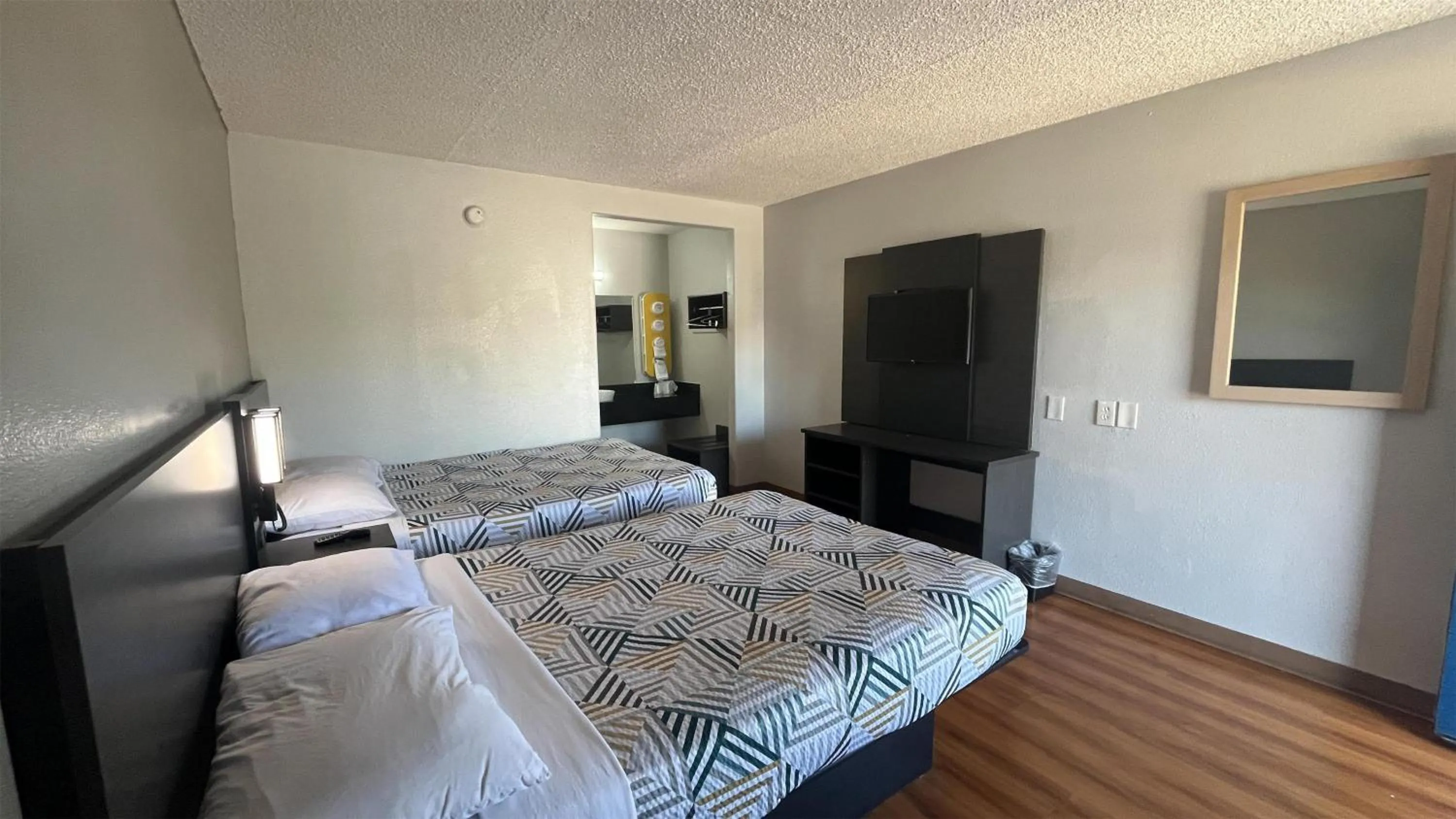 Bedroom, Bed in Motel 6 Modesto, CA