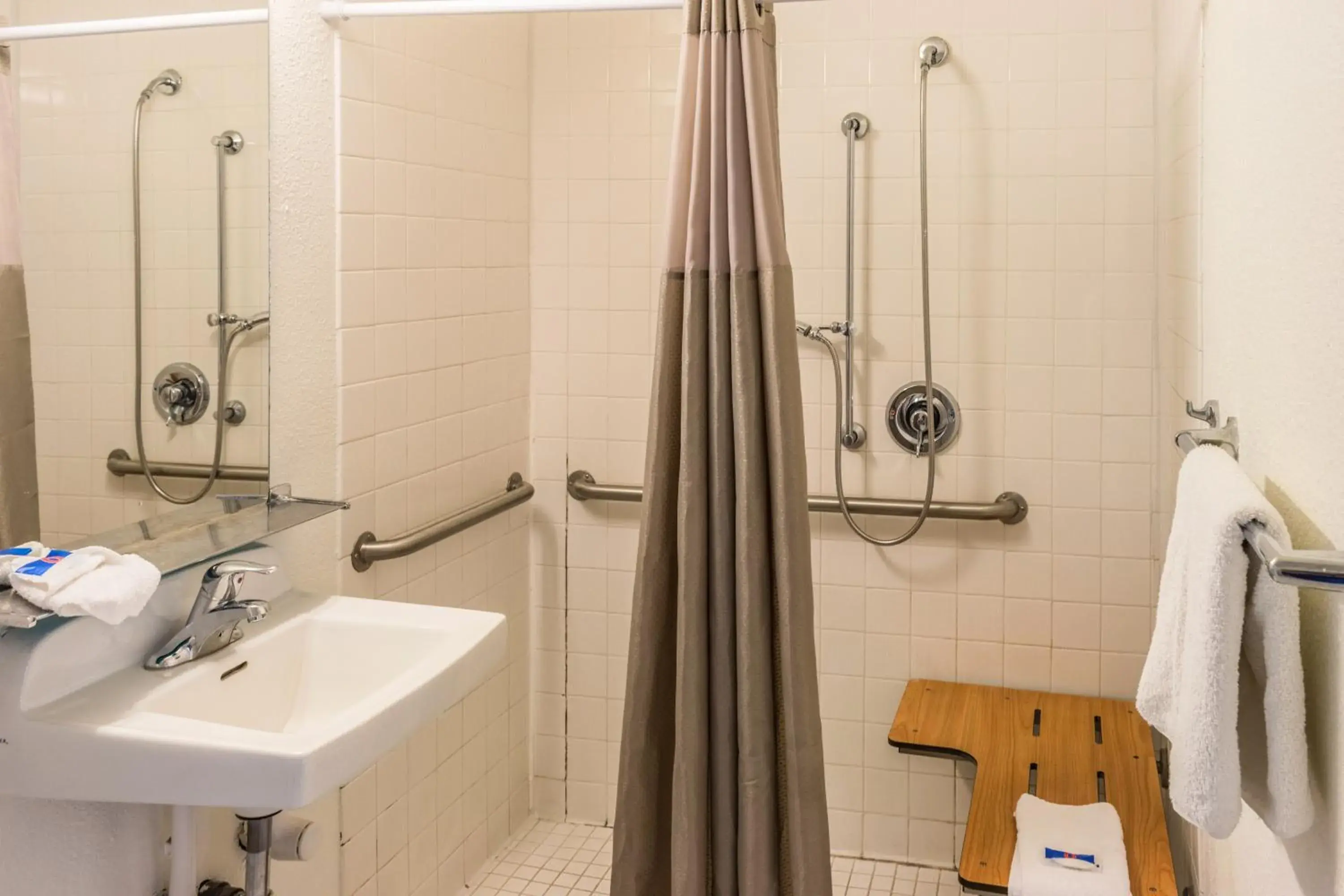 Queen Room with Two Queen Beds - Disability Access - Roll In Shower in Motel 6 Bakersfield, CA - Convention Center Queen Room with Two Queen Beds - Disability Access - Roll In Shower in Motel 6 Bakersfield, CA - Convention Center