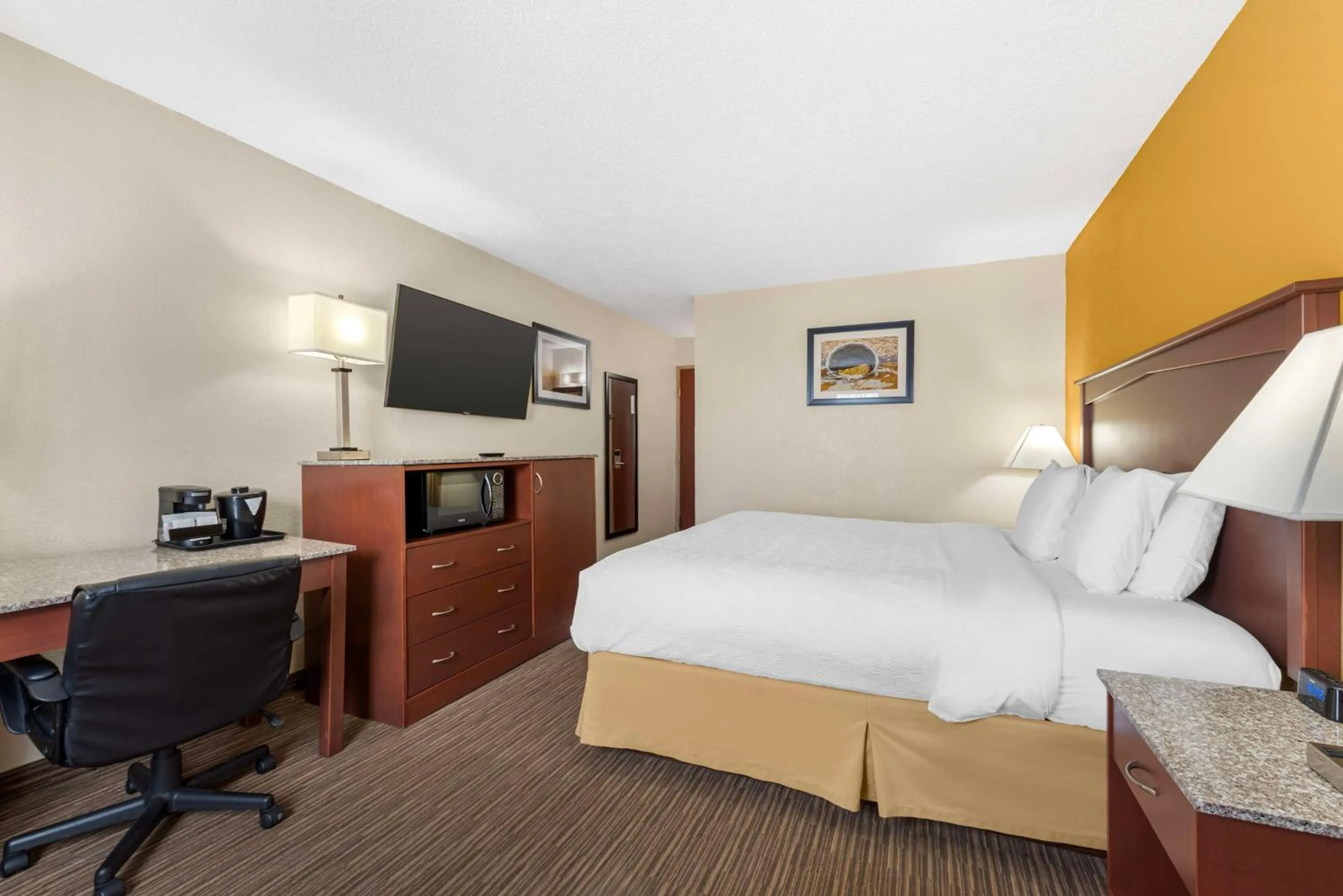 Bedroom, Bed in Best Western Executive Inn & Suites