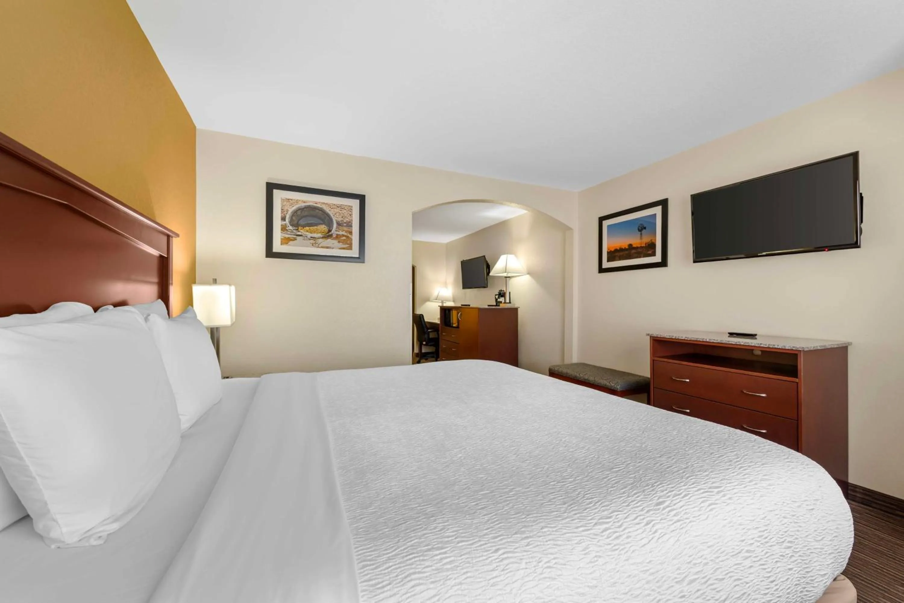Bedroom, Bed in Best Western Executive Inn & Suites